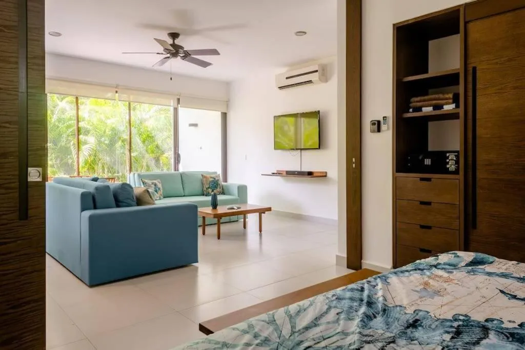 Bed in Luxury Apartment with M Benz and & Driver Included