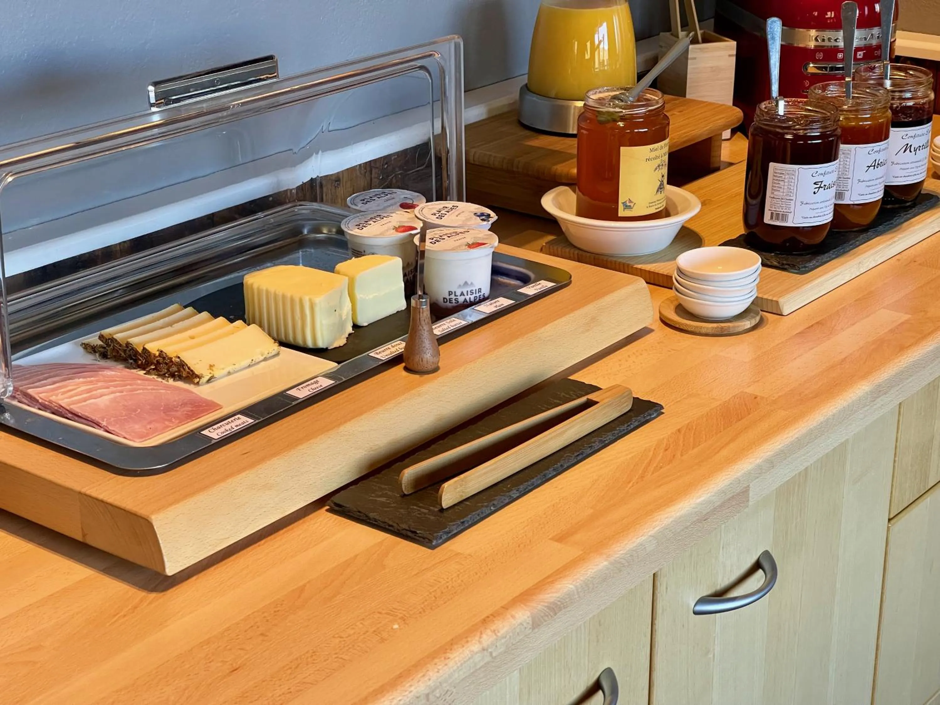 Breakfast in Hôtel Chalet Le Panoramique