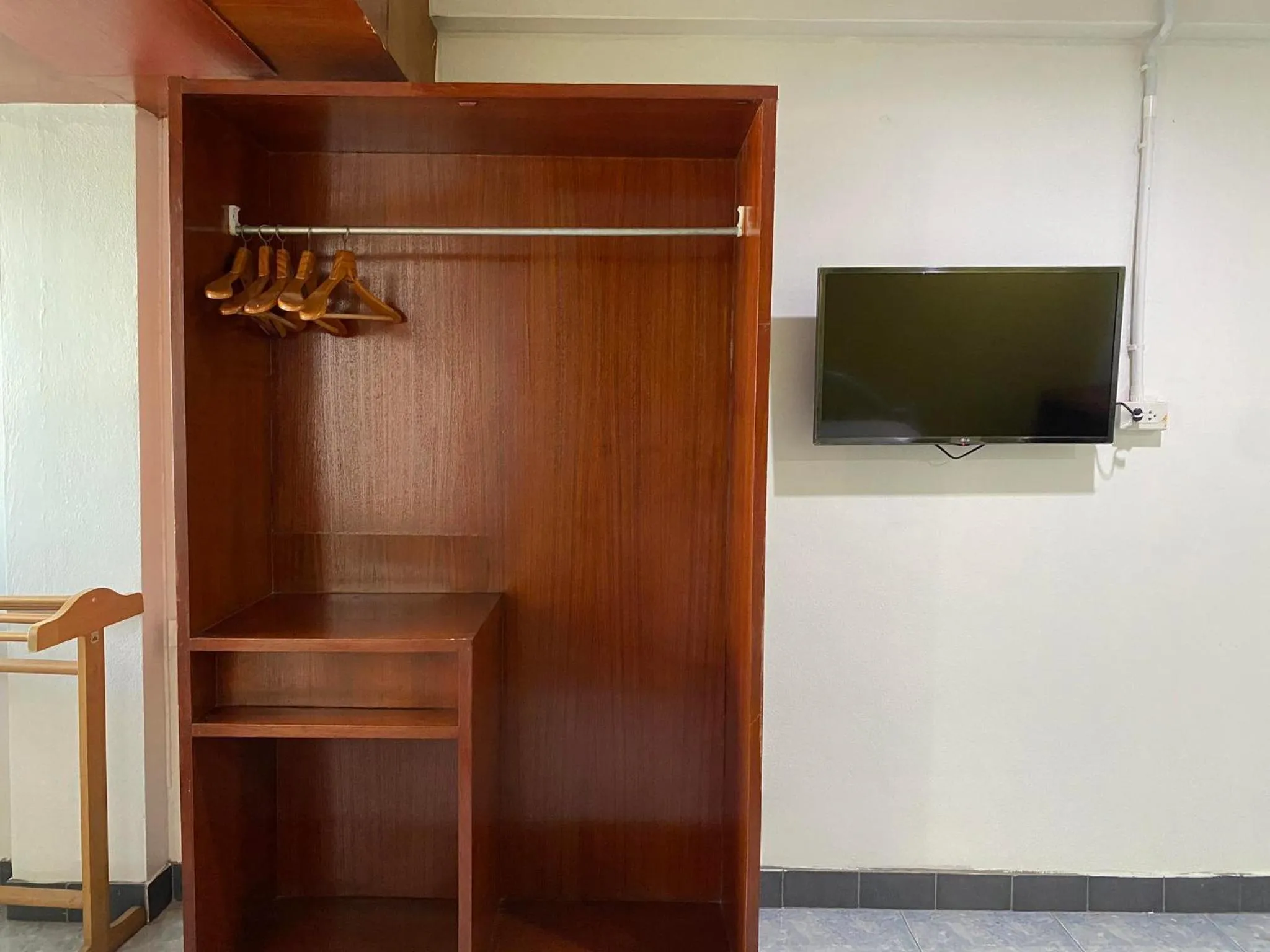 wardrobe in Citi Place Hotel ซิตี้ เพลส