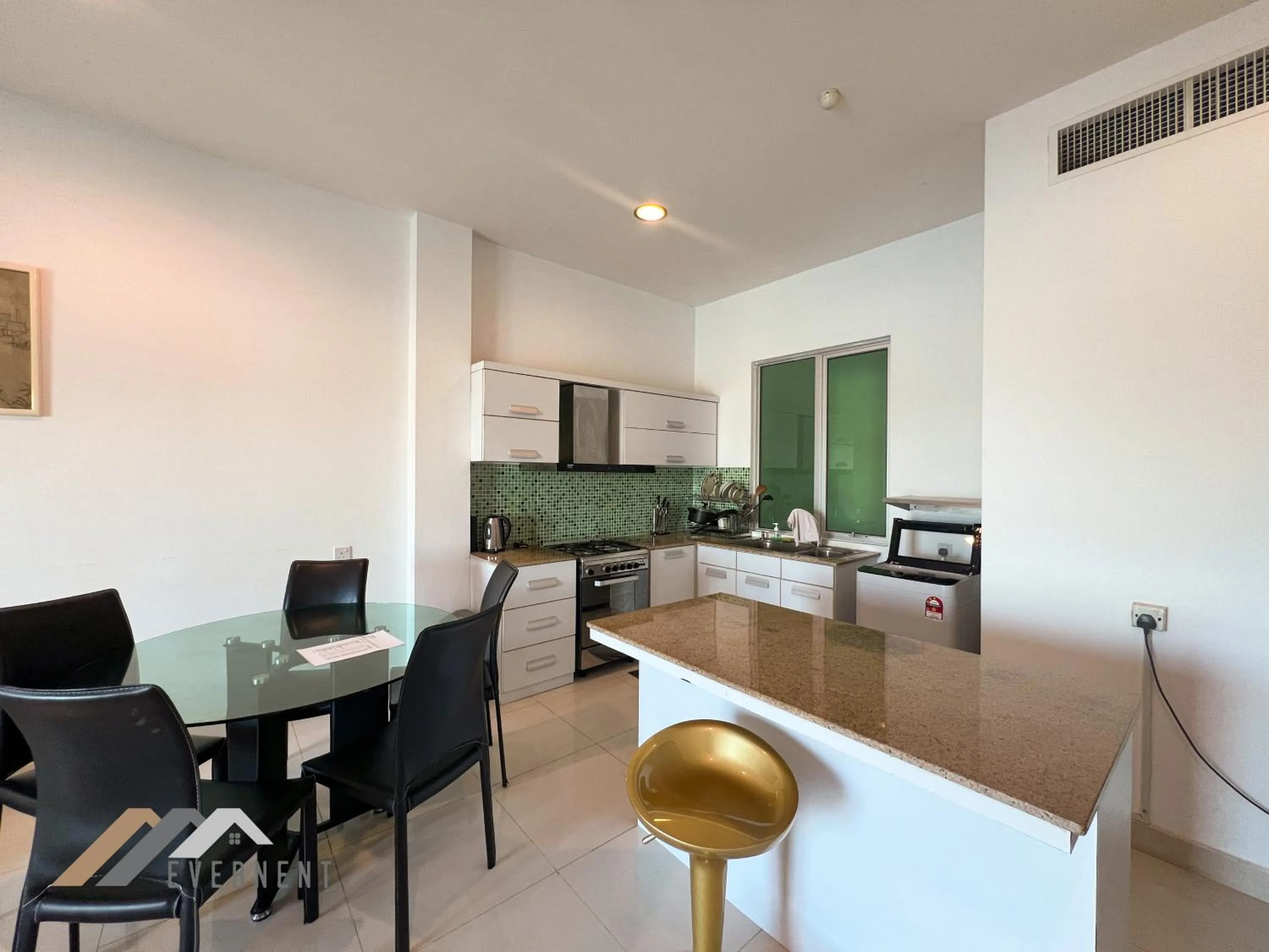 Kitchen or kitchenette in Mciti Suites by Evernent