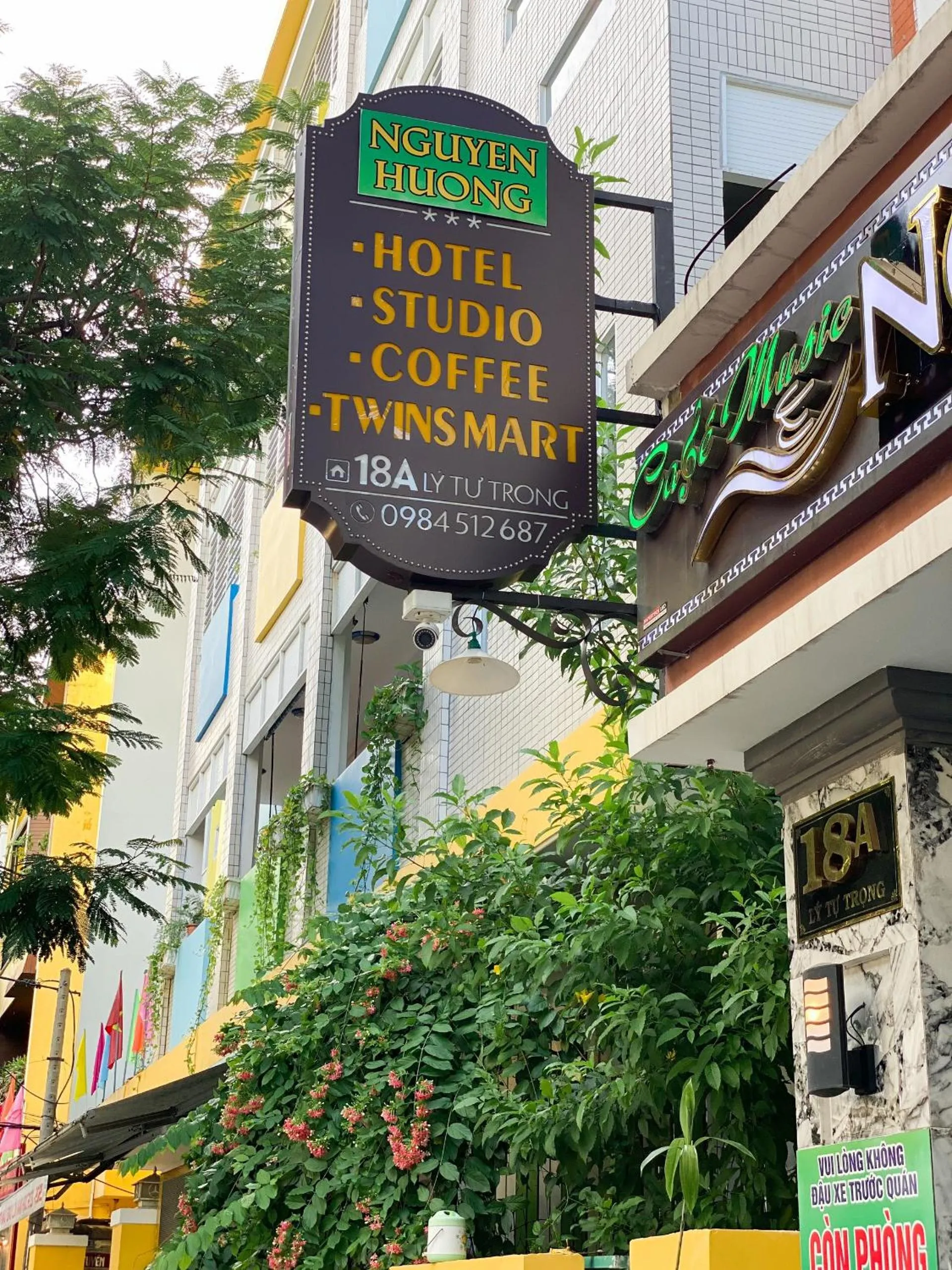 Logo/Certificate/Sign in Nguyên Hương Hotel