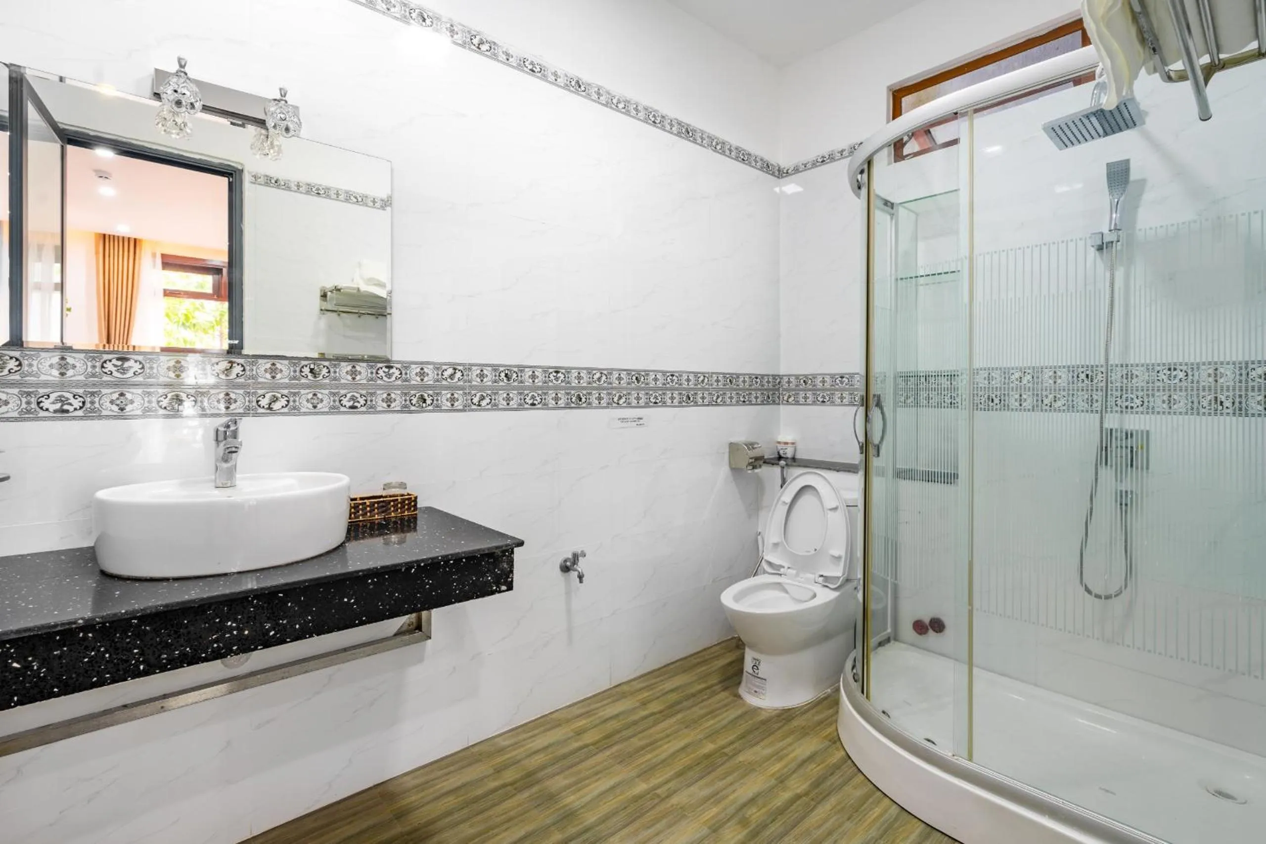 Shower in Nguyên Hương Hotel