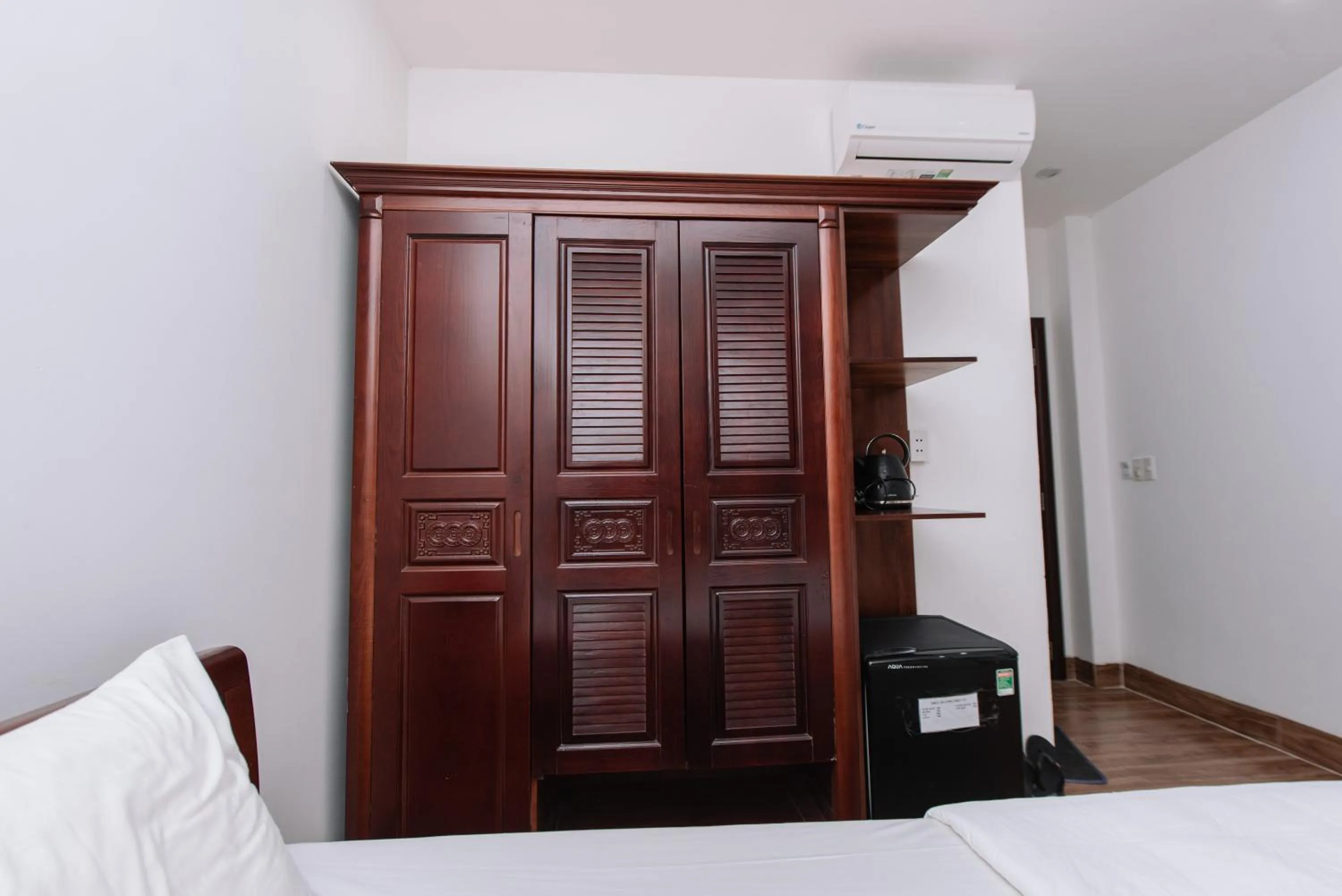 wardrobe, Bed in Nguyên Hương Hotel