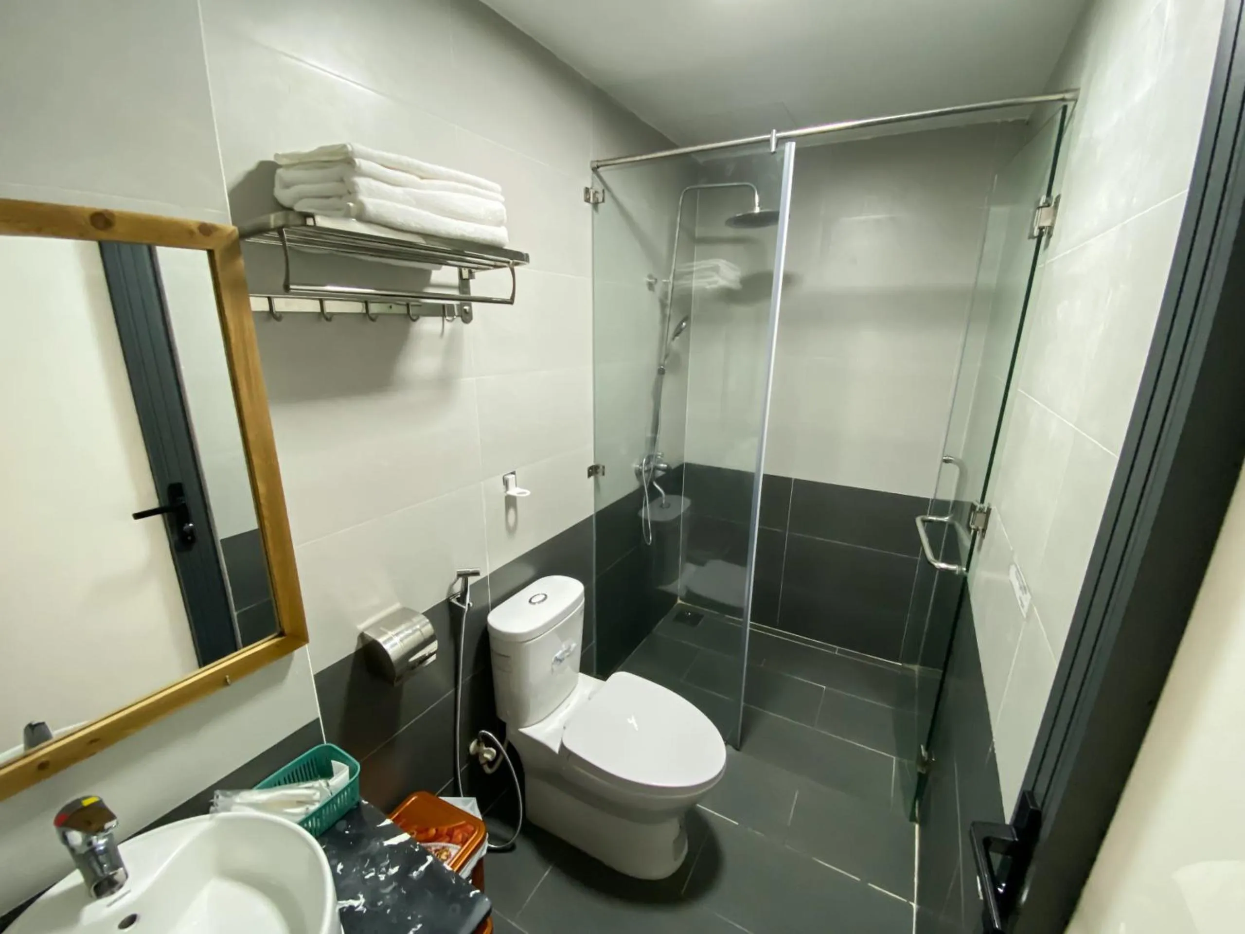 Shower in Nguyên Hương Hotel