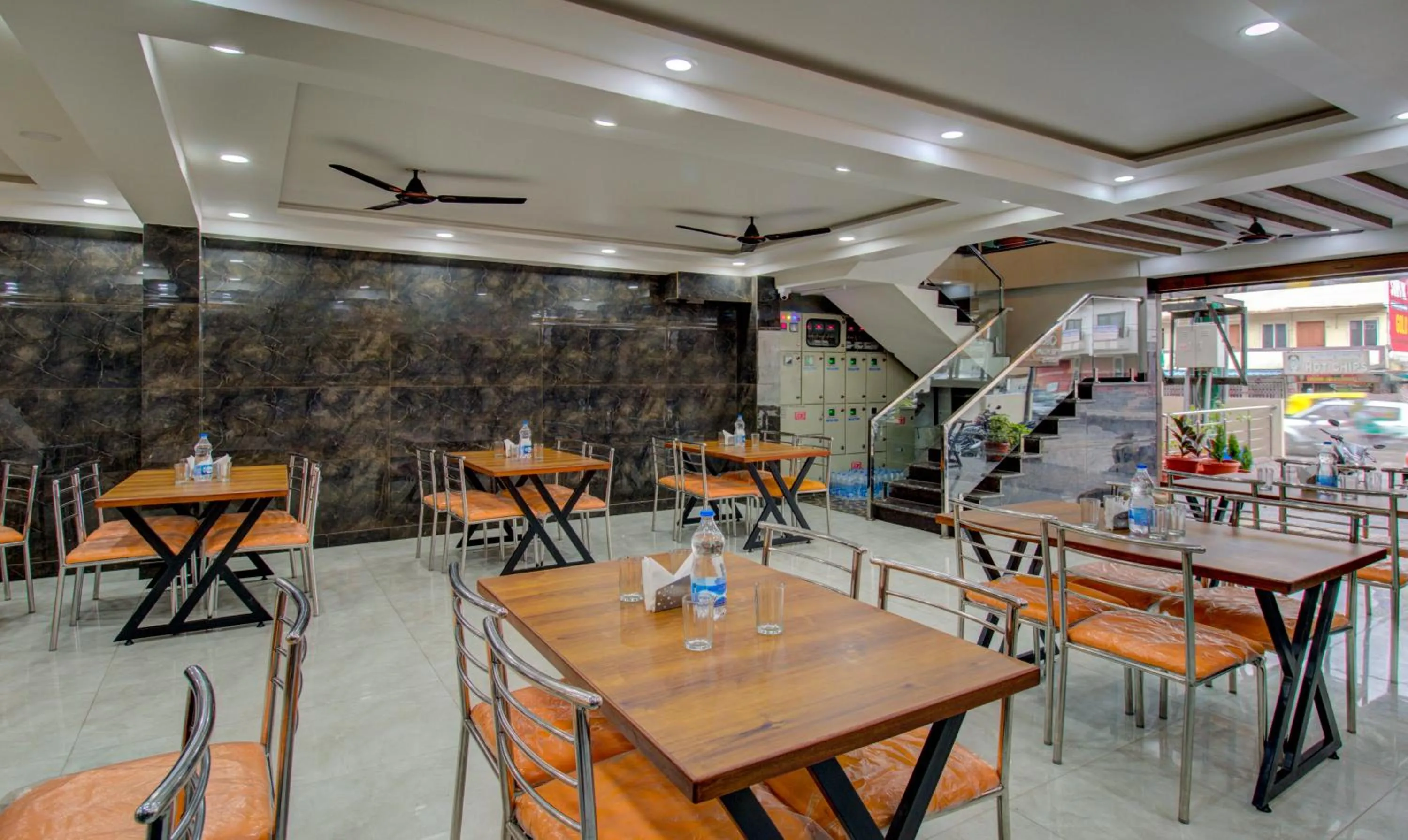 Restaurant/places to eat in Treebo Fortune Stay Inn