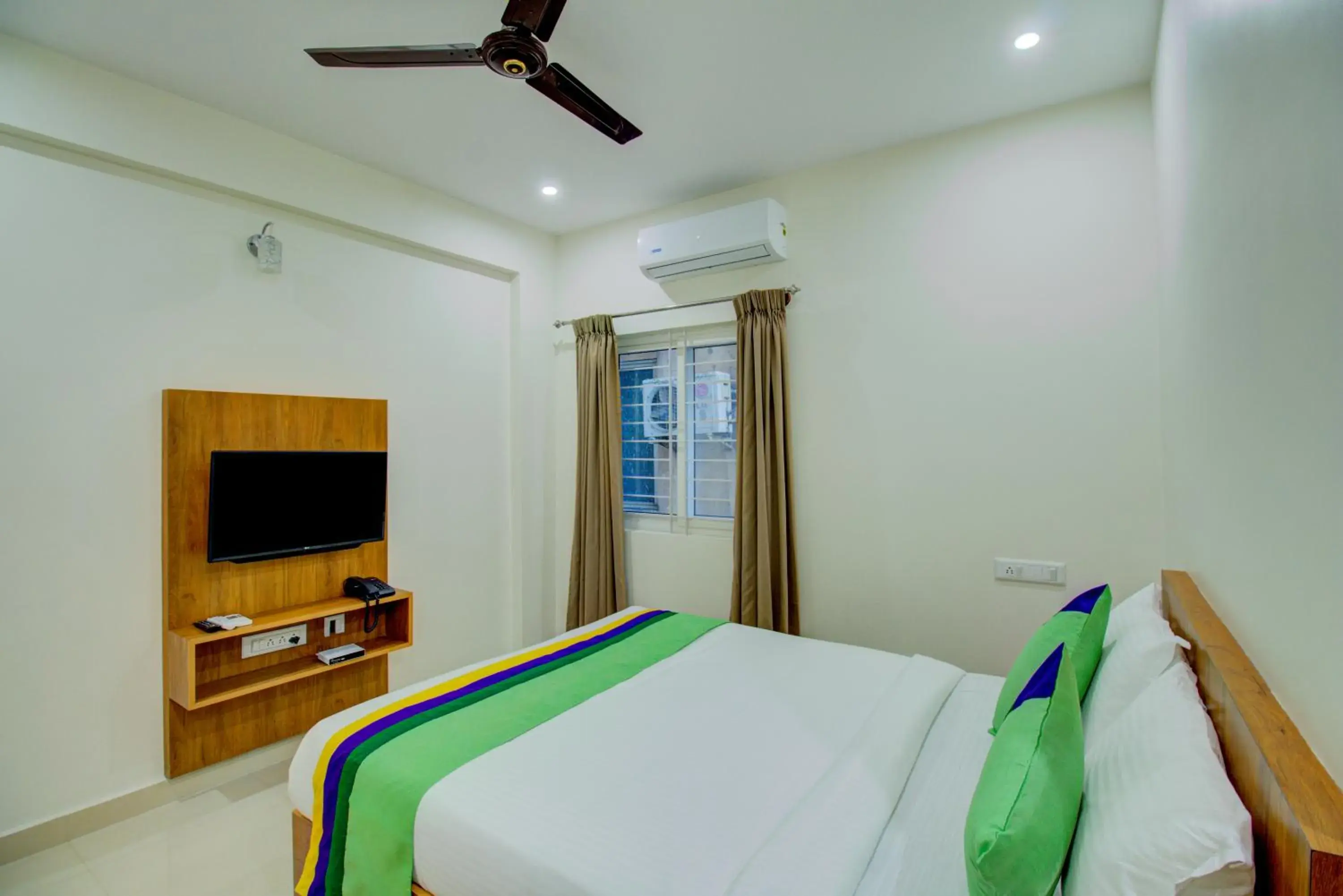 Bedroom in Treebo Fortune Stay Inn Bedroom in Treebo Fortune Stay Inn