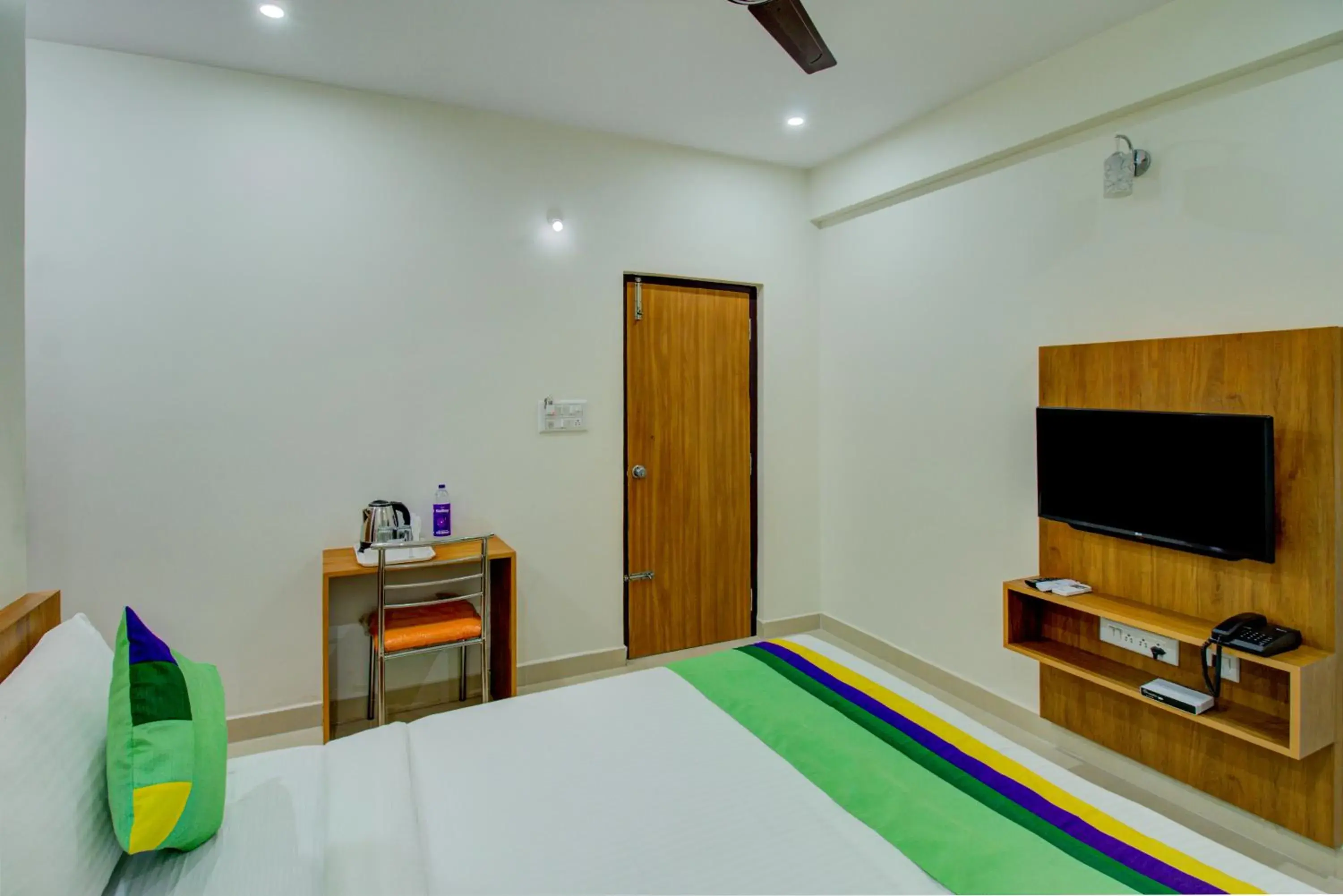 Bedroom in Treebo Fortune Stay Inn Bedroom in Treebo Fortune Stay Inn