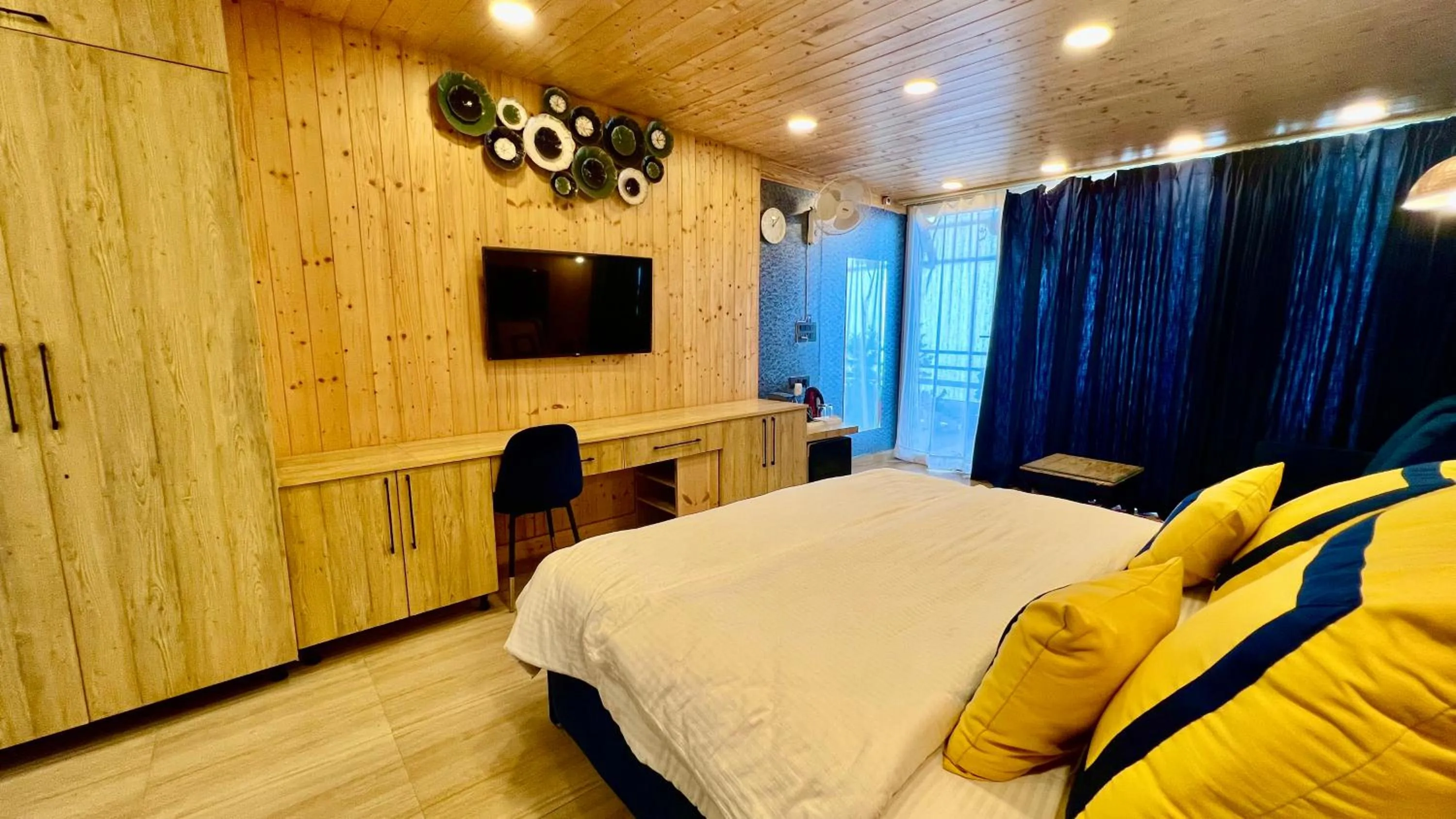 Bedroom, Bed in Clarence Cottage