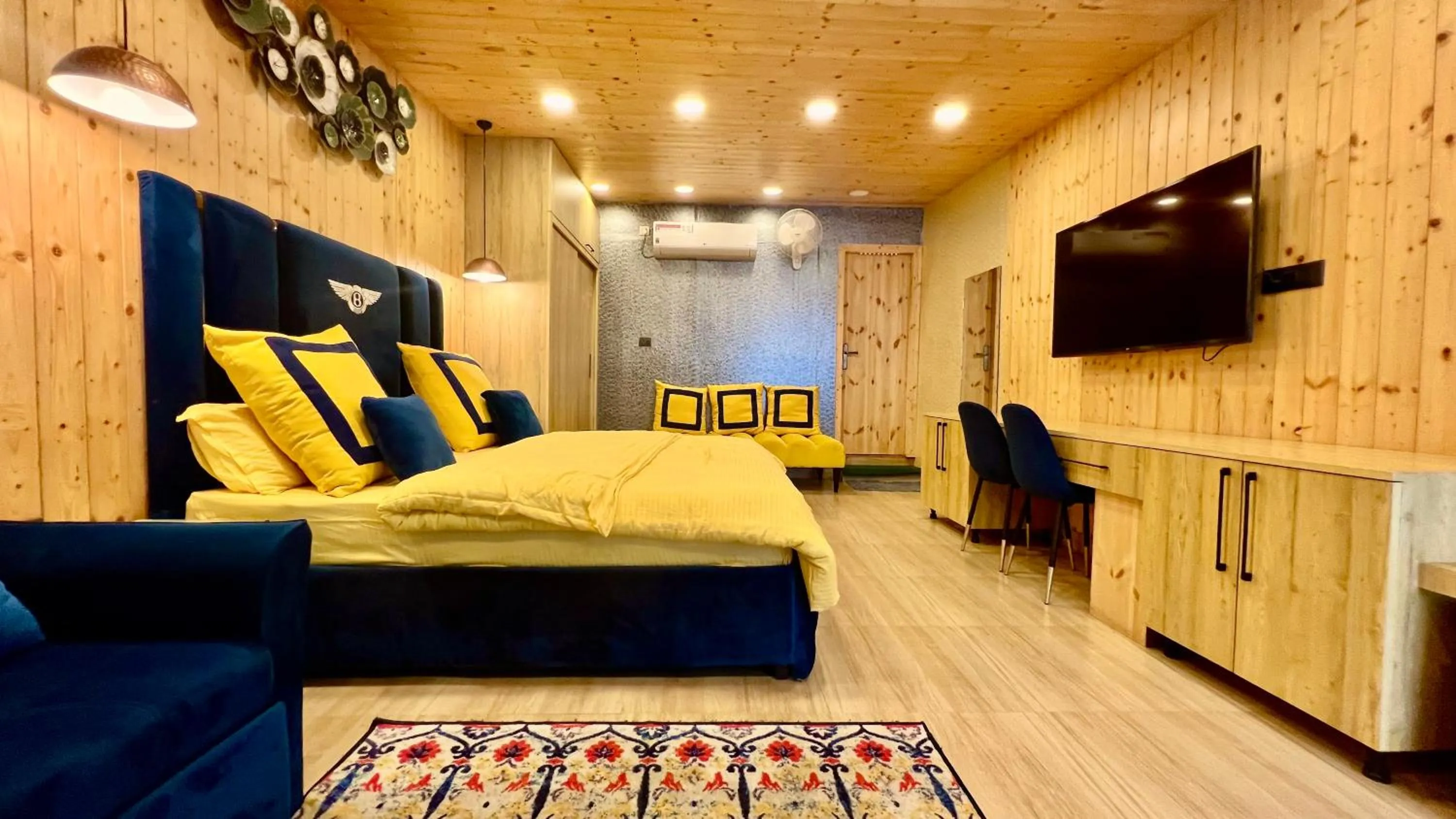 Bedroom, Bed in Clarence Cottage