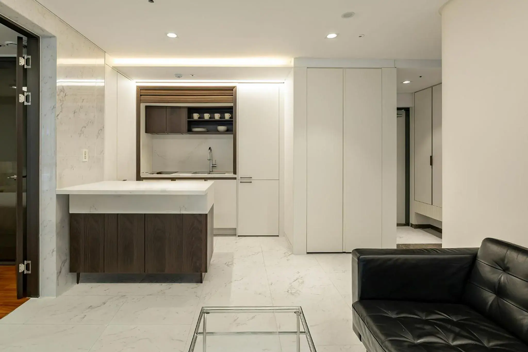 UH FLAT The SEOCHO UH FLAT The SEOCHO