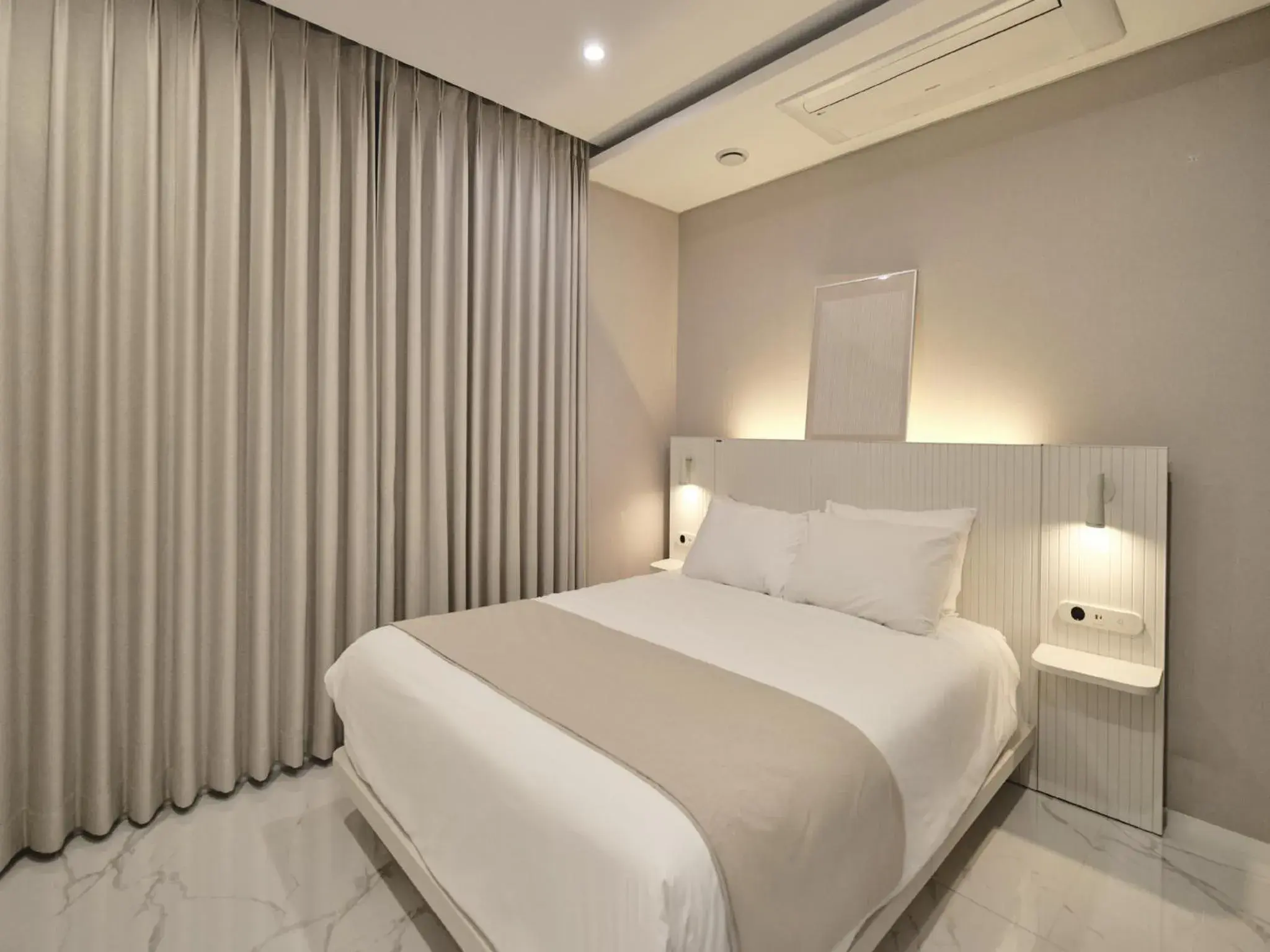 Bed in UH FLAT The SEOCHO Bed in UH FLAT The SEOCHO