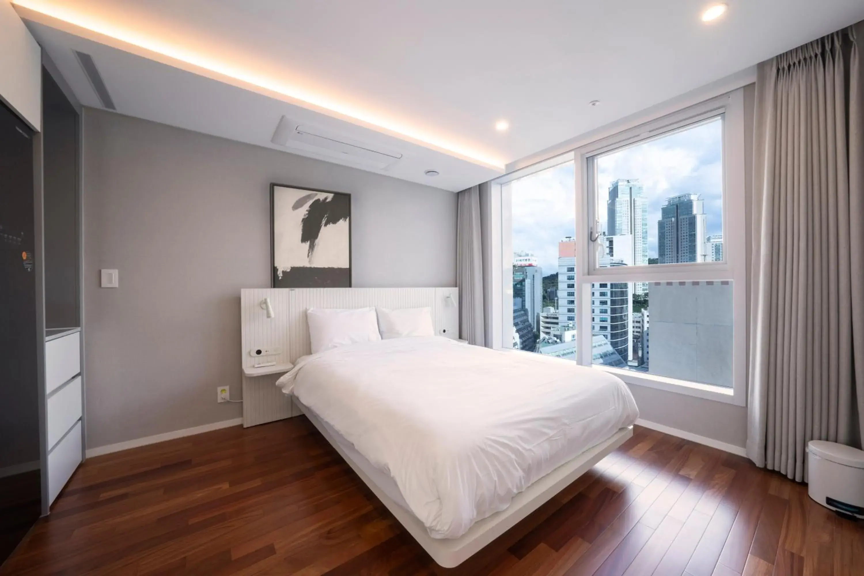 Bed in UH FLAT The SEOCHO Bed in UH FLAT The SEOCHO