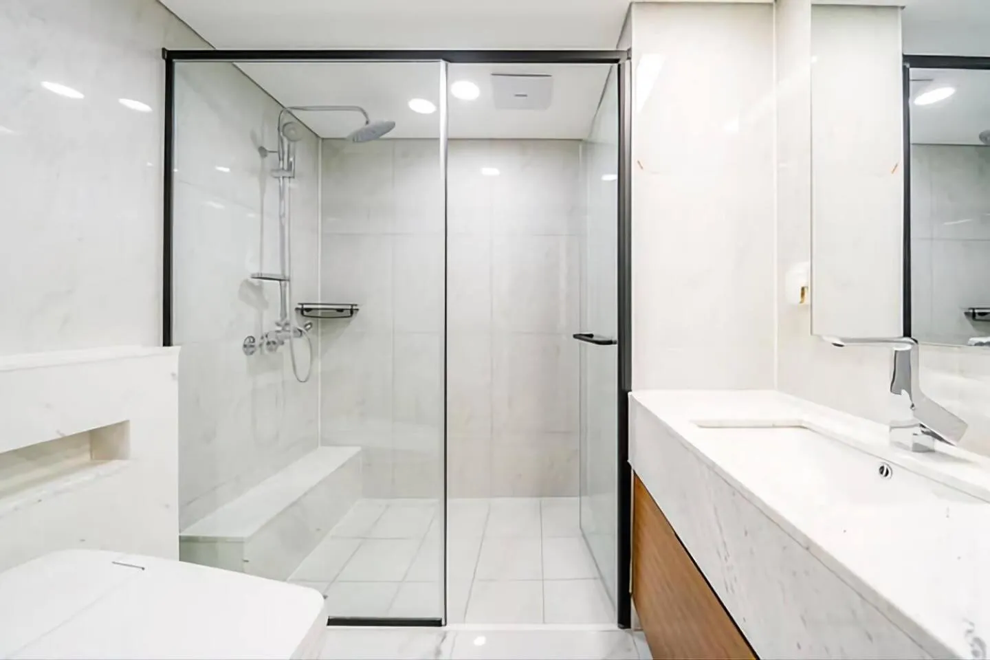 Shower in UH FLAT The SEOCHO