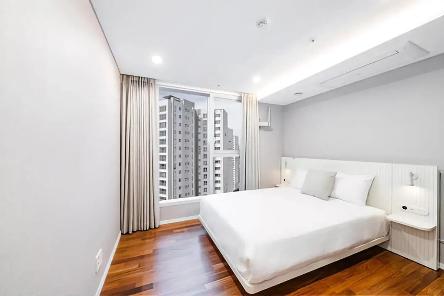 Bed in UH FLAT The SEOCHO Bed in UH FLAT The SEOCHO