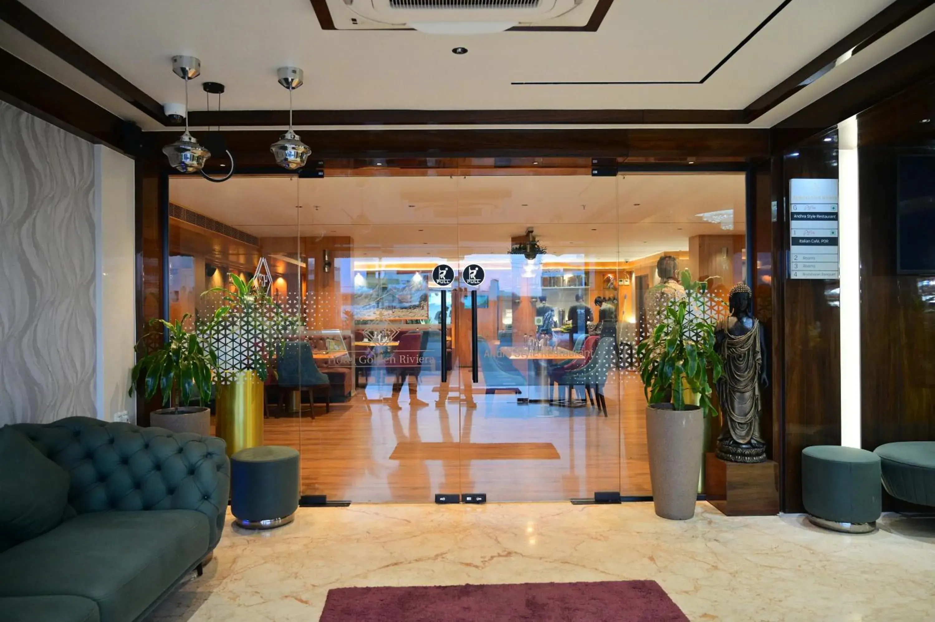 Facade/entrance in Hotel Golden Riviera Facade/entrance in Hotel Golden Riviera