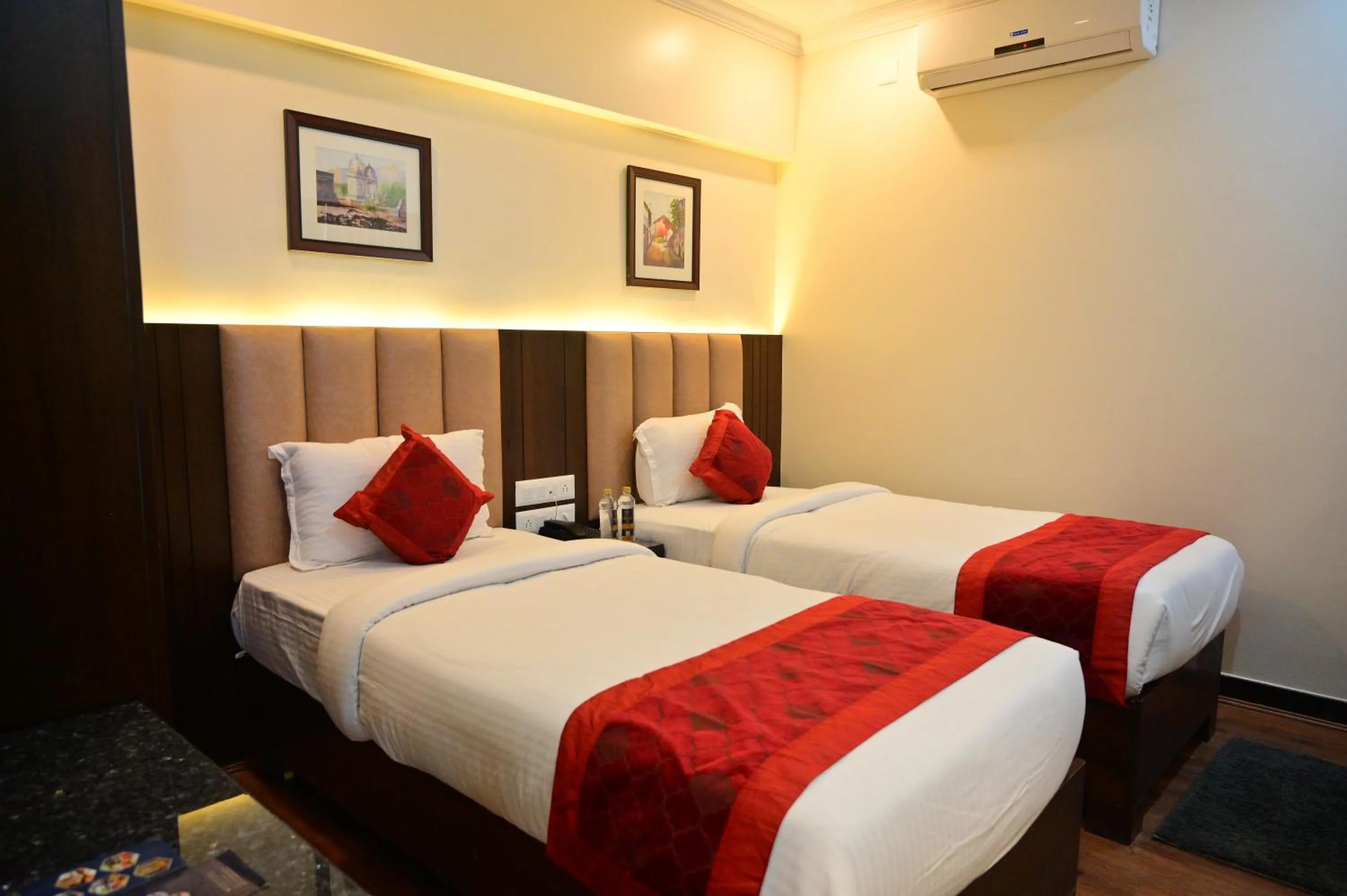 Bed in Hotel Golden Riviera