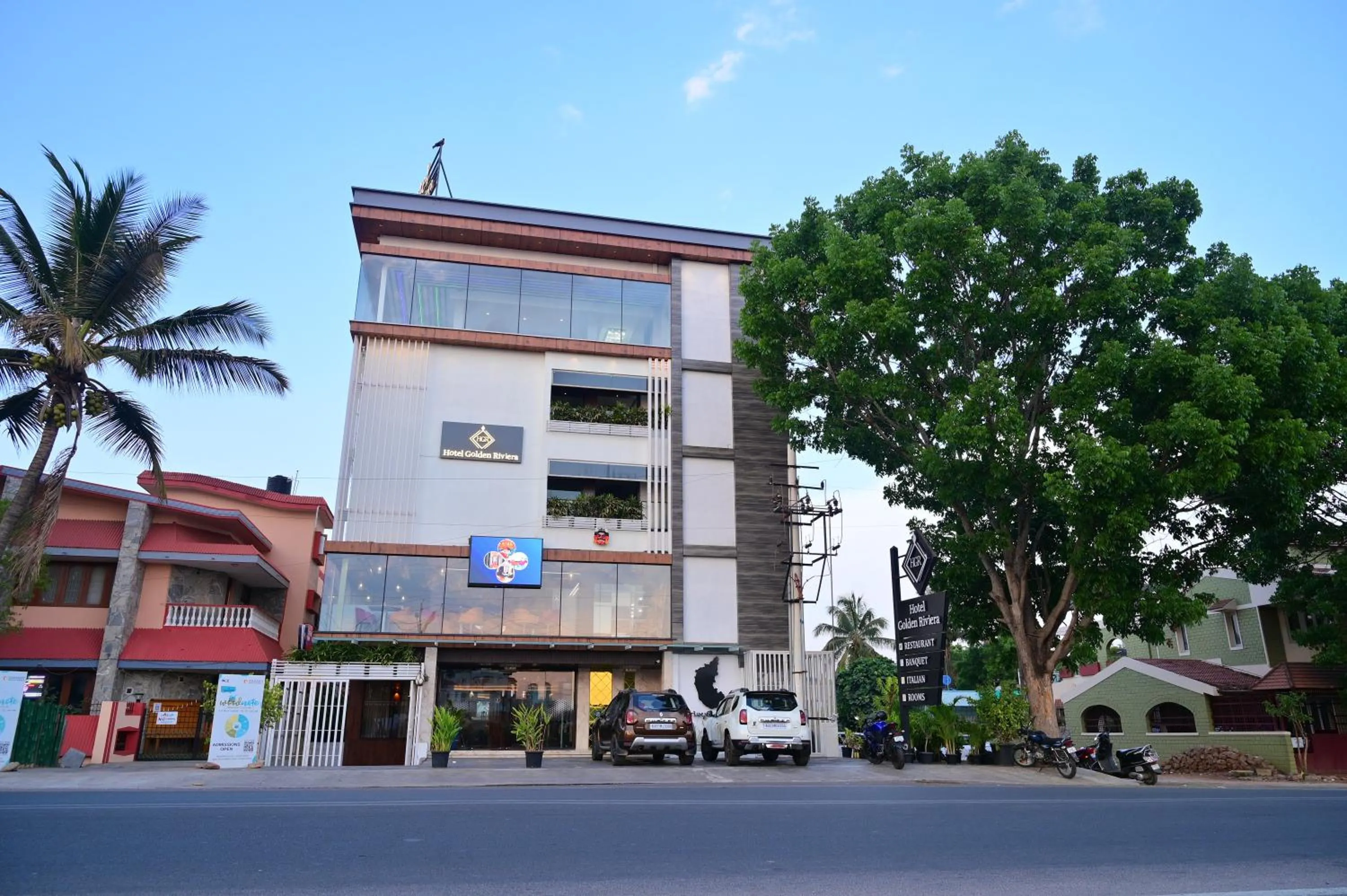 Property building in Hotel Golden Riviera