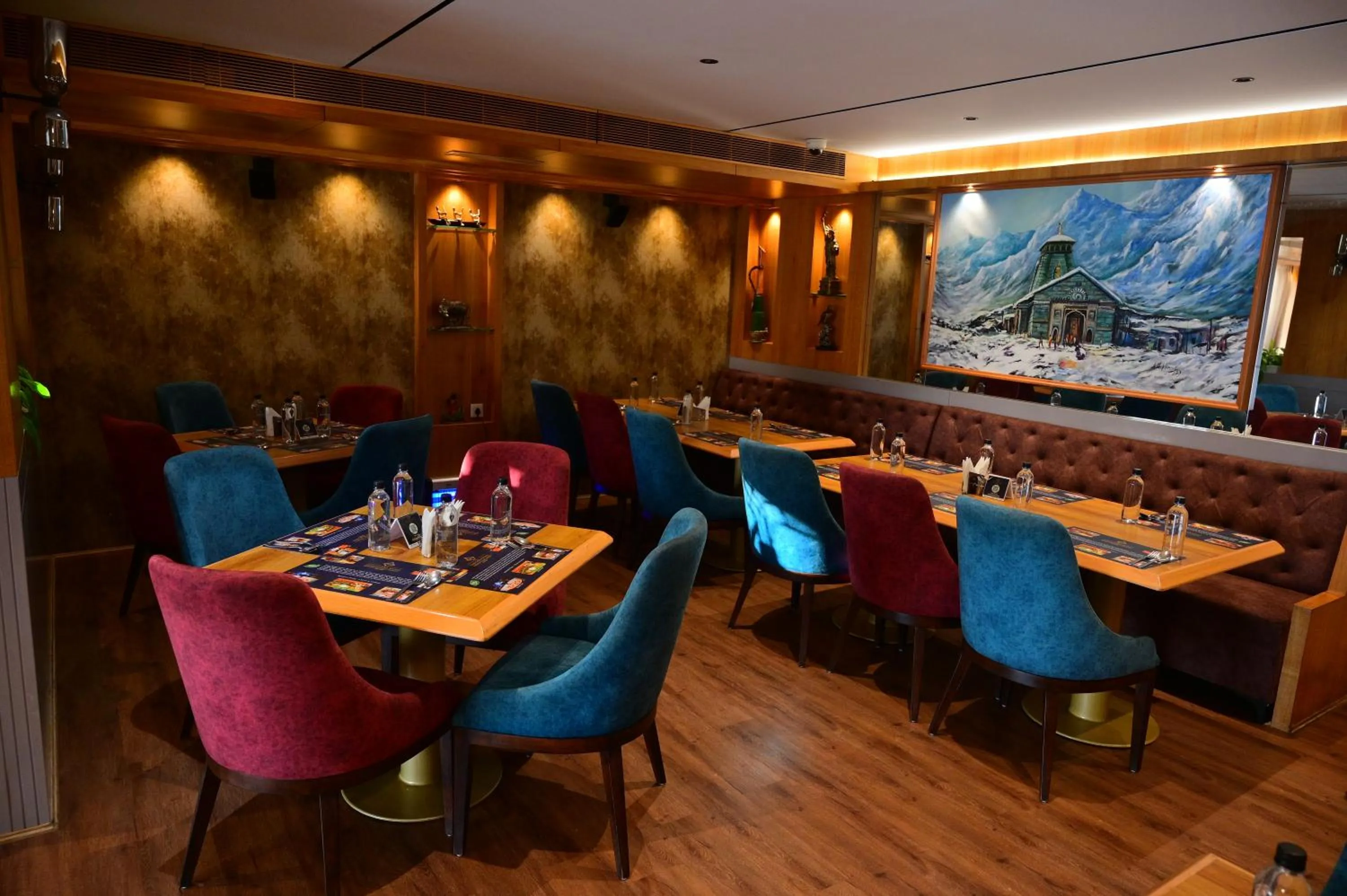 Restaurant/places to eat in Hotel Golden Riviera