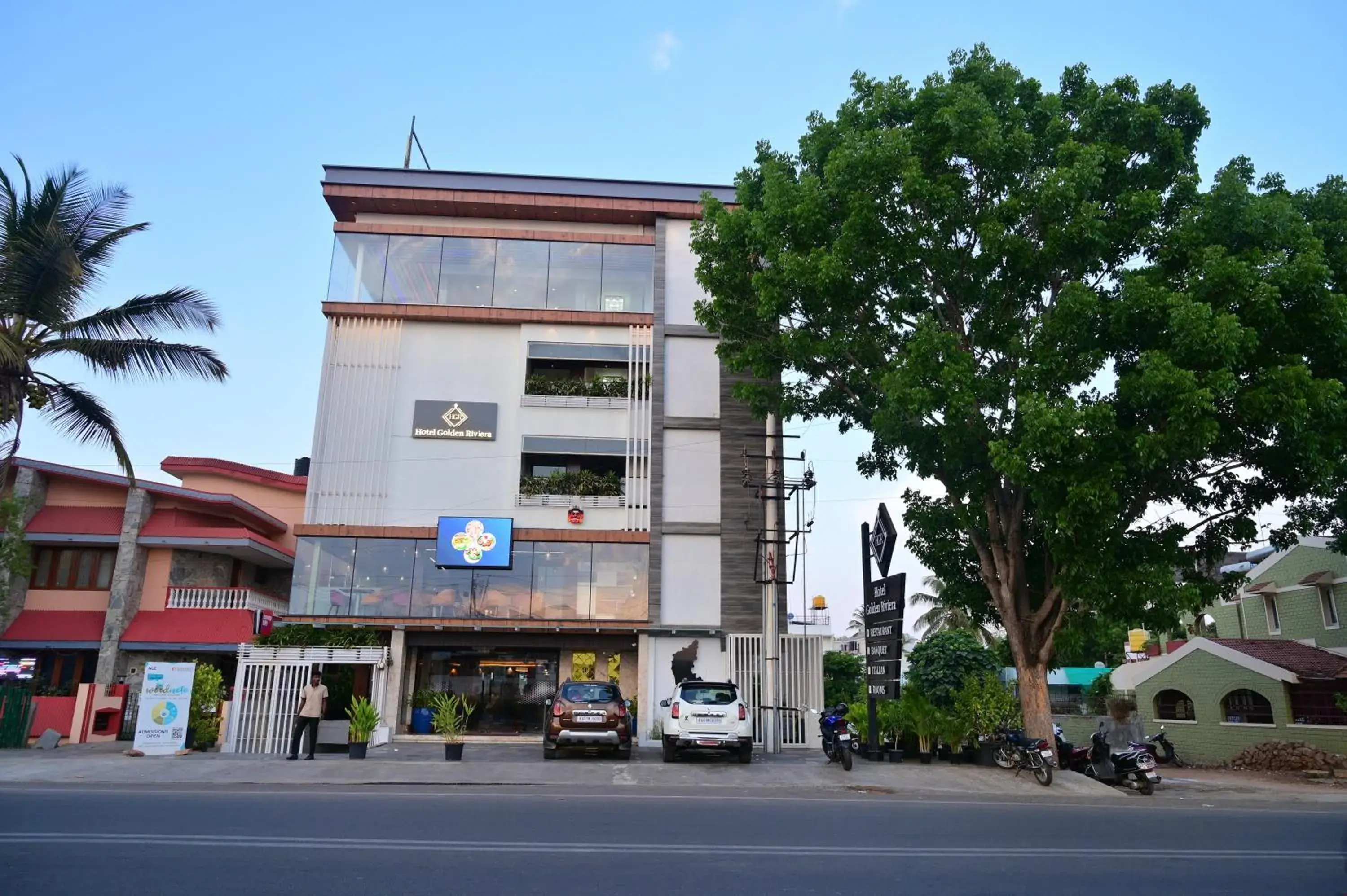 Property building in Hotel Golden Riviera Property building in Hotel Golden Riviera