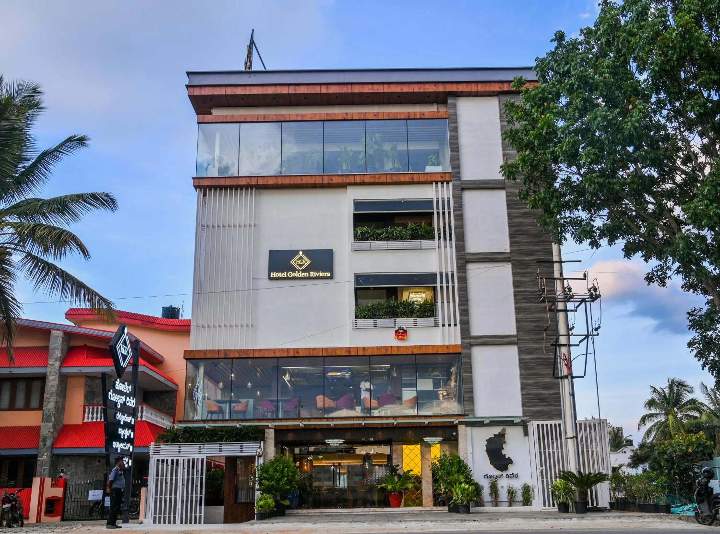 Property building in Hotel Golden Riviera