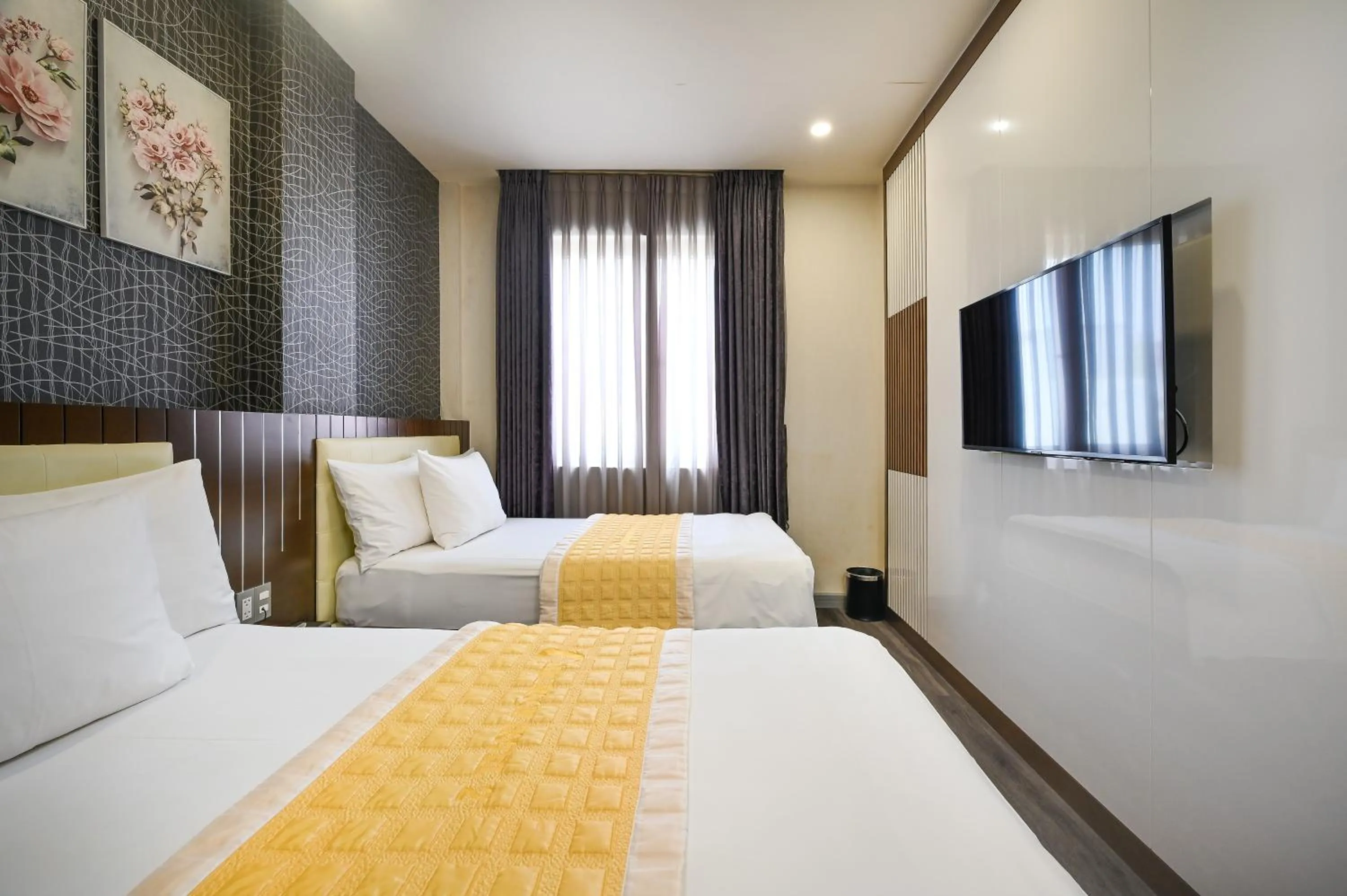 Bed in The Moon 2 Hotel