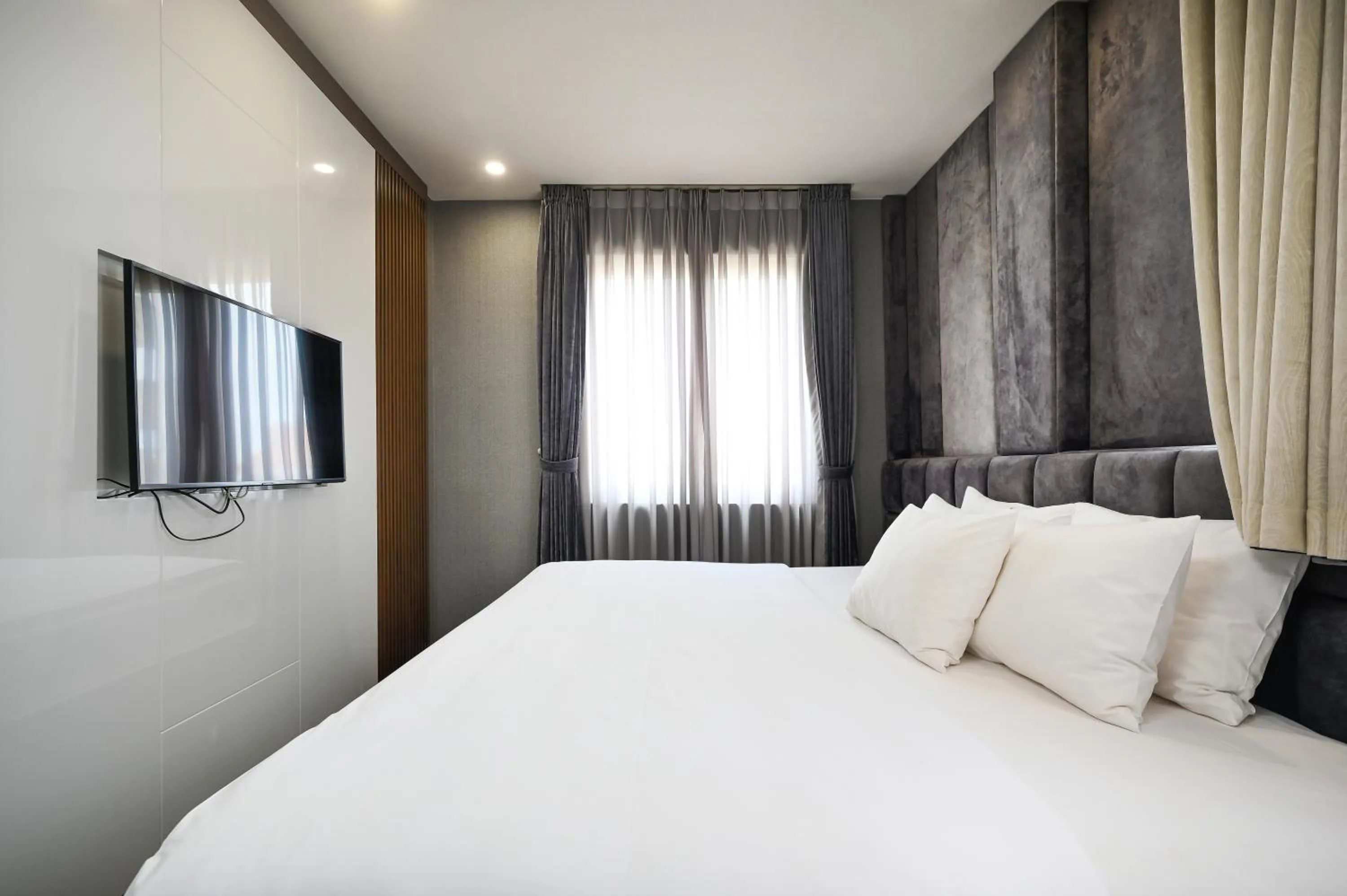 Bed in The Moon 2 Hotel