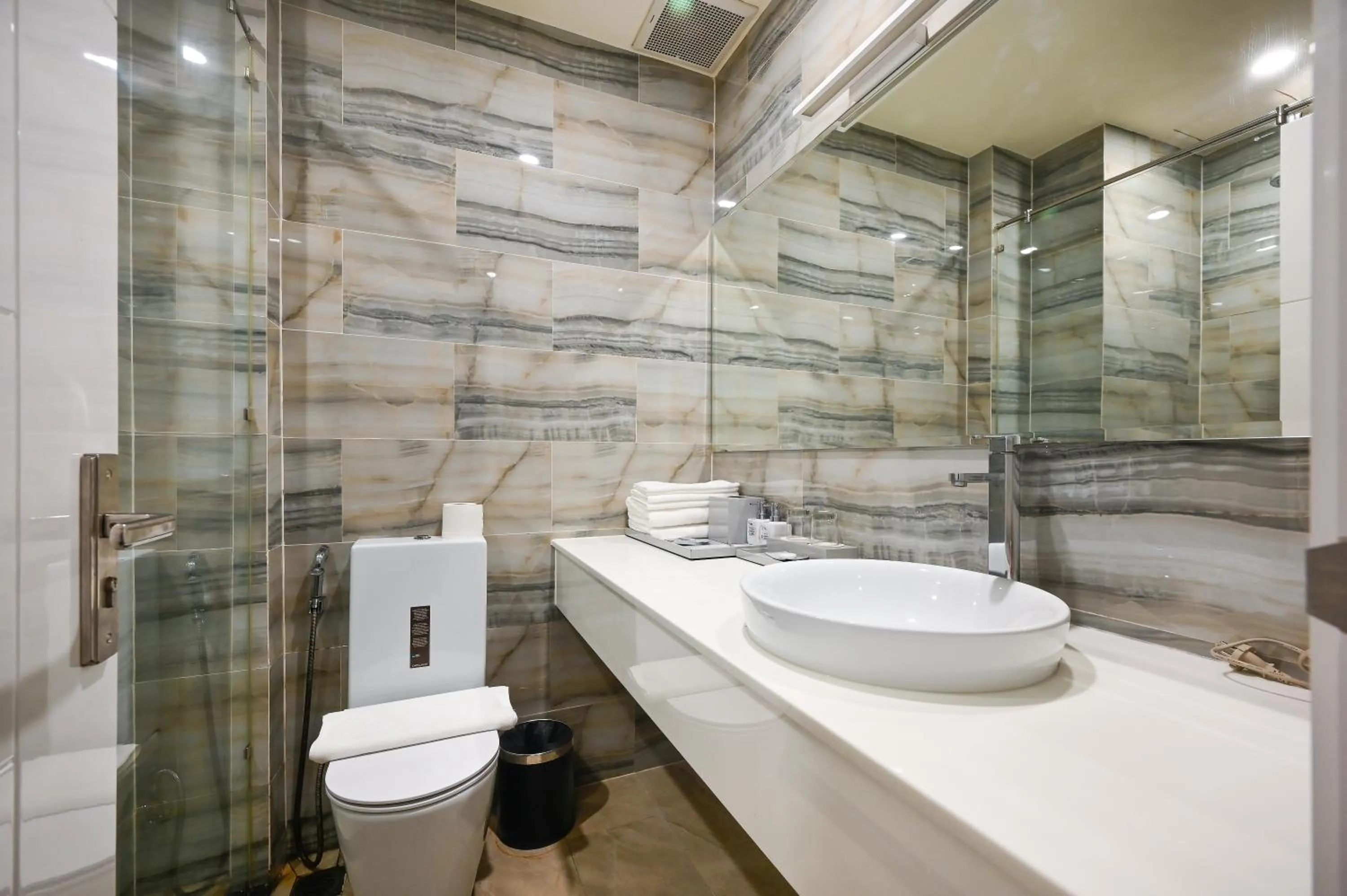 Shower in The Moon 2 Hotel