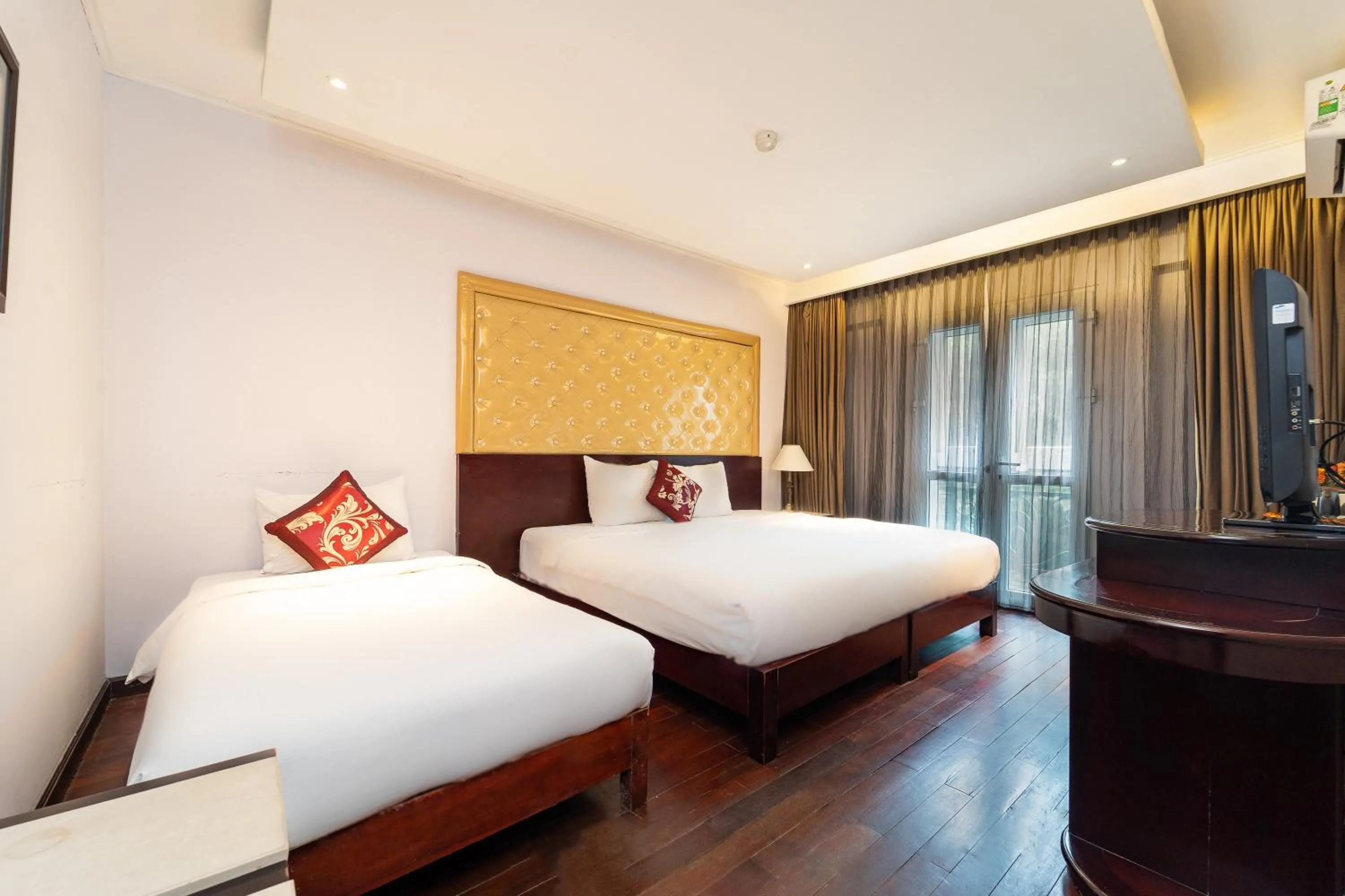 Photo of the whole room, Bed in Ha Noi Memory Central Hotel And Spa