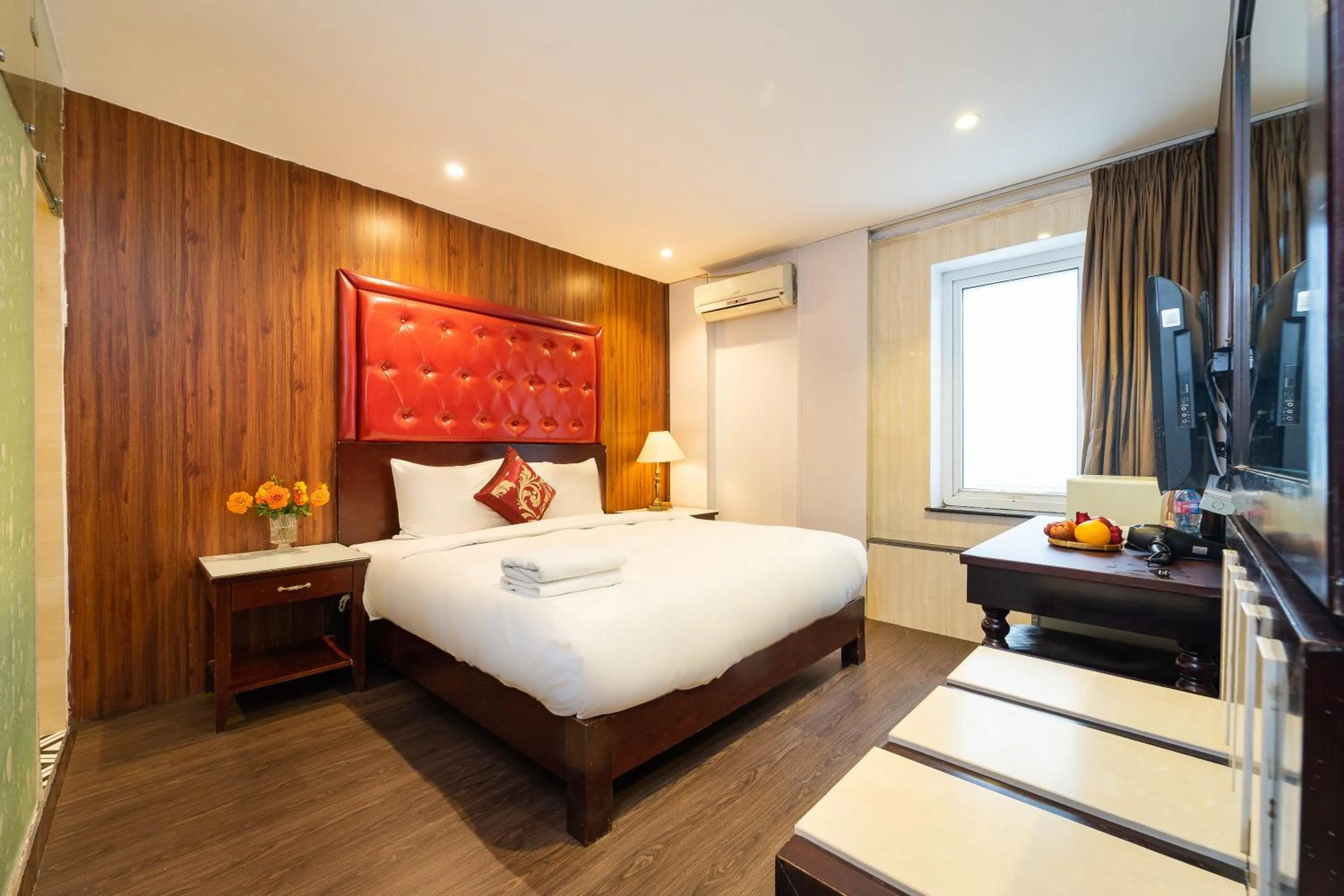 Photo of the whole room, Bed in Ha Noi Memory Central Hotel And Spa