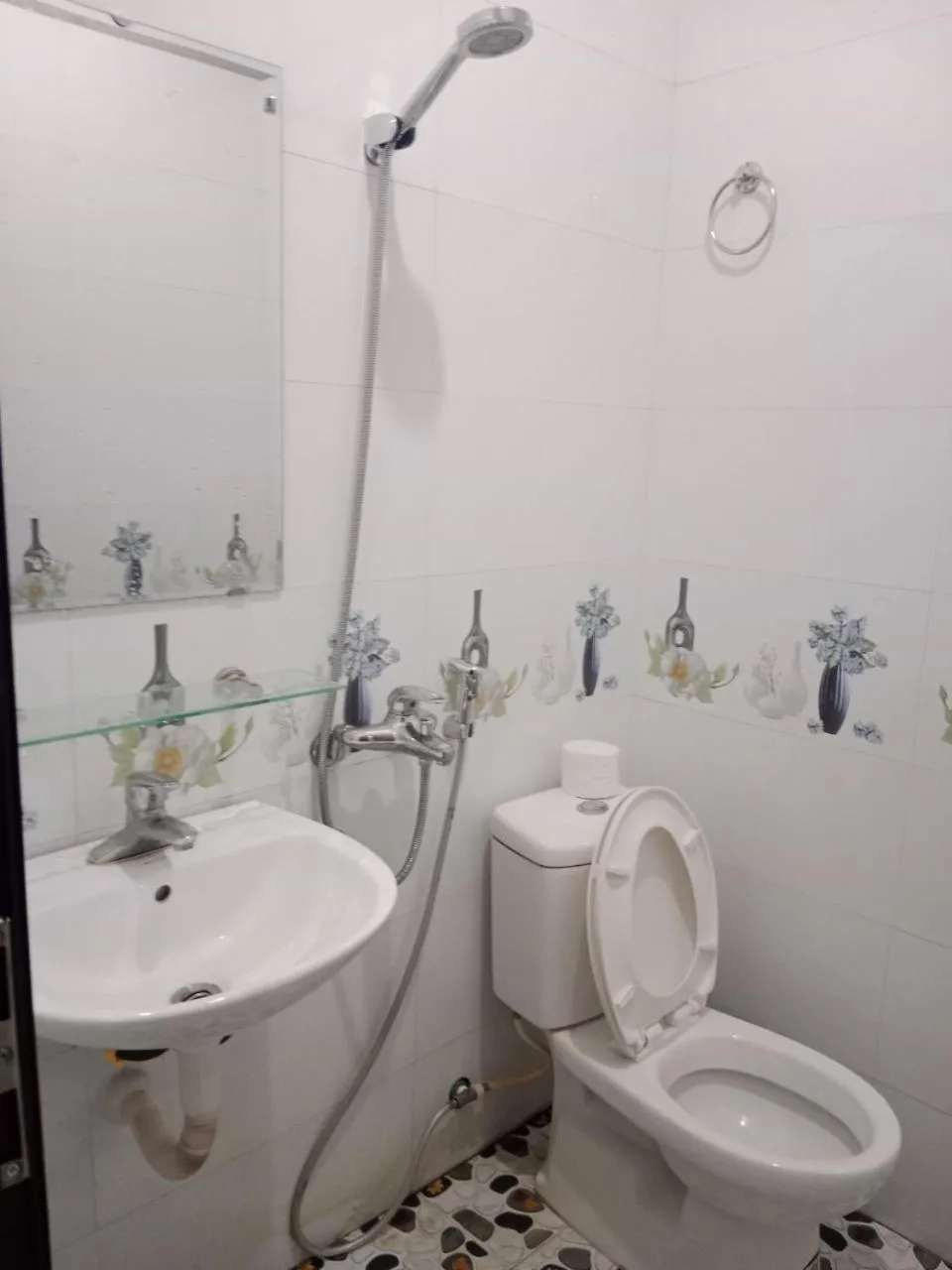 Shower in Ha Giang Yolo House and Loop Tours