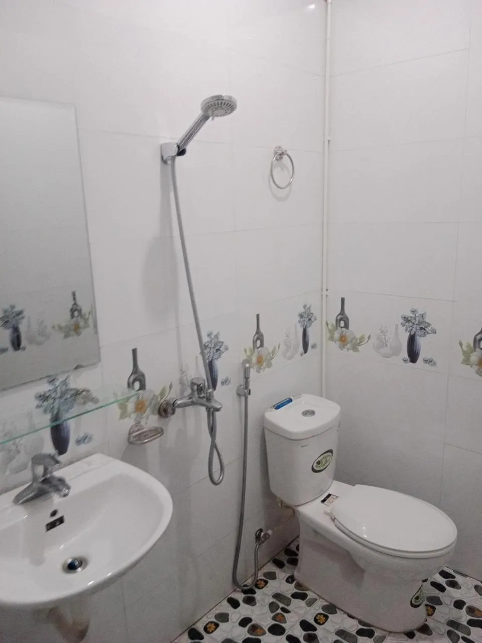 Shower in Ha Giang Yolo House and Loop Tours
