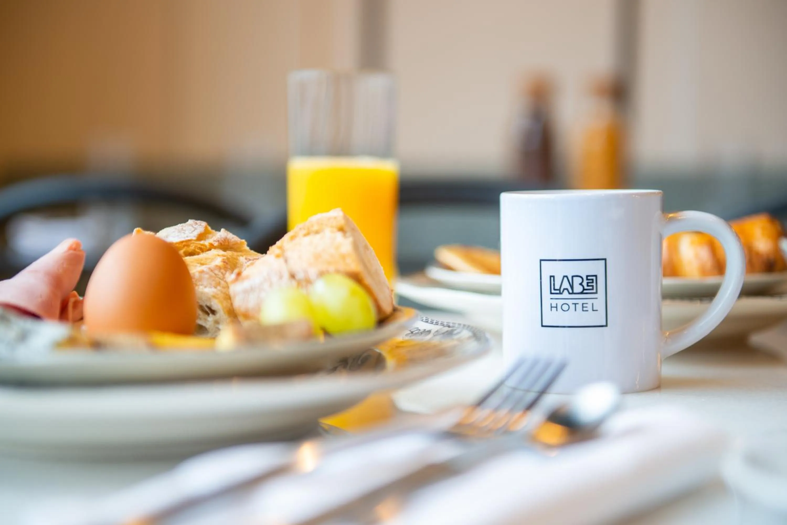 Breakfast in LABE Hôtel Tours Centre Gare