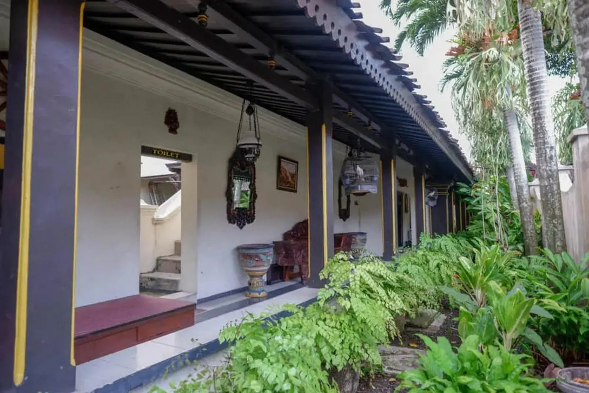 Property building in Cakra Homestay Solo Mitra RedDoorz Property building in Cakra Homestay Solo Mitra RedDoorz