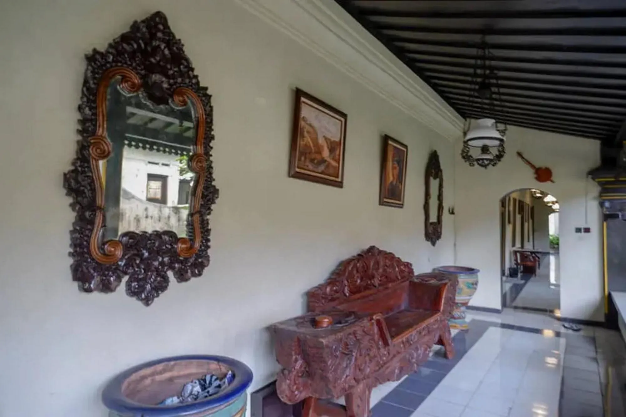 Seating area in Cakra Homestay Solo Mitra RedDoorz