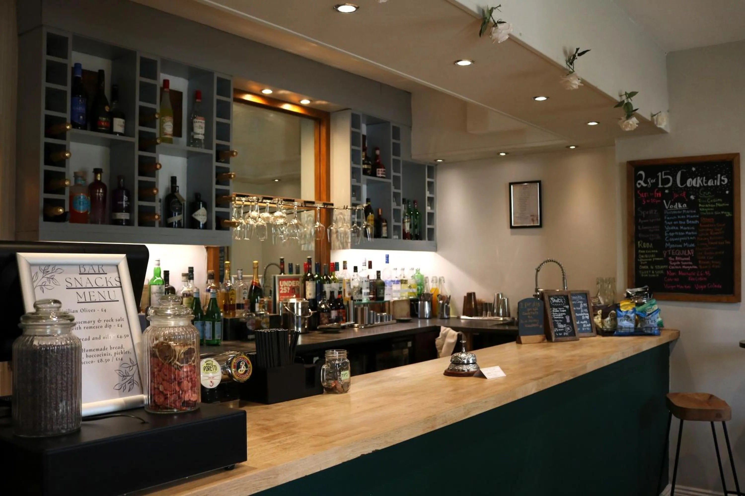 Lounge or bar in Clarence Court Hotel