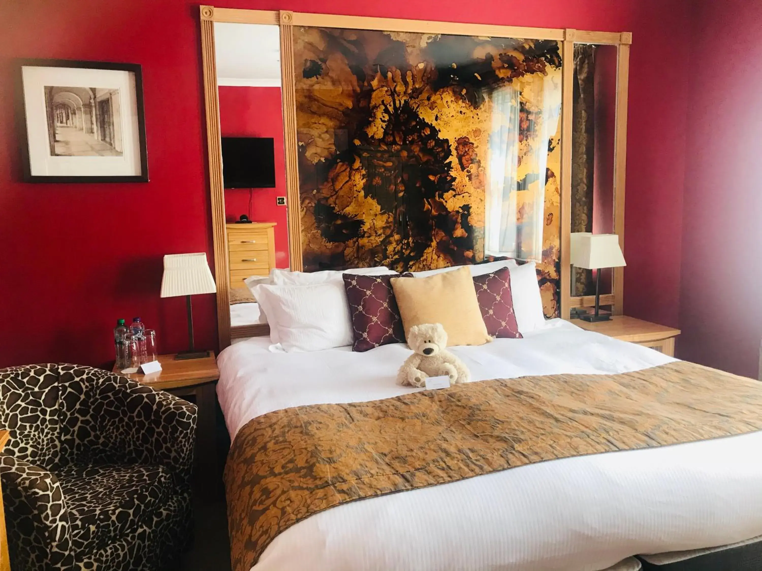 Deluxe Double or Twin Room in Clarence Court Hotel Deluxe Double or Twin Room in Clarence Court Hotel