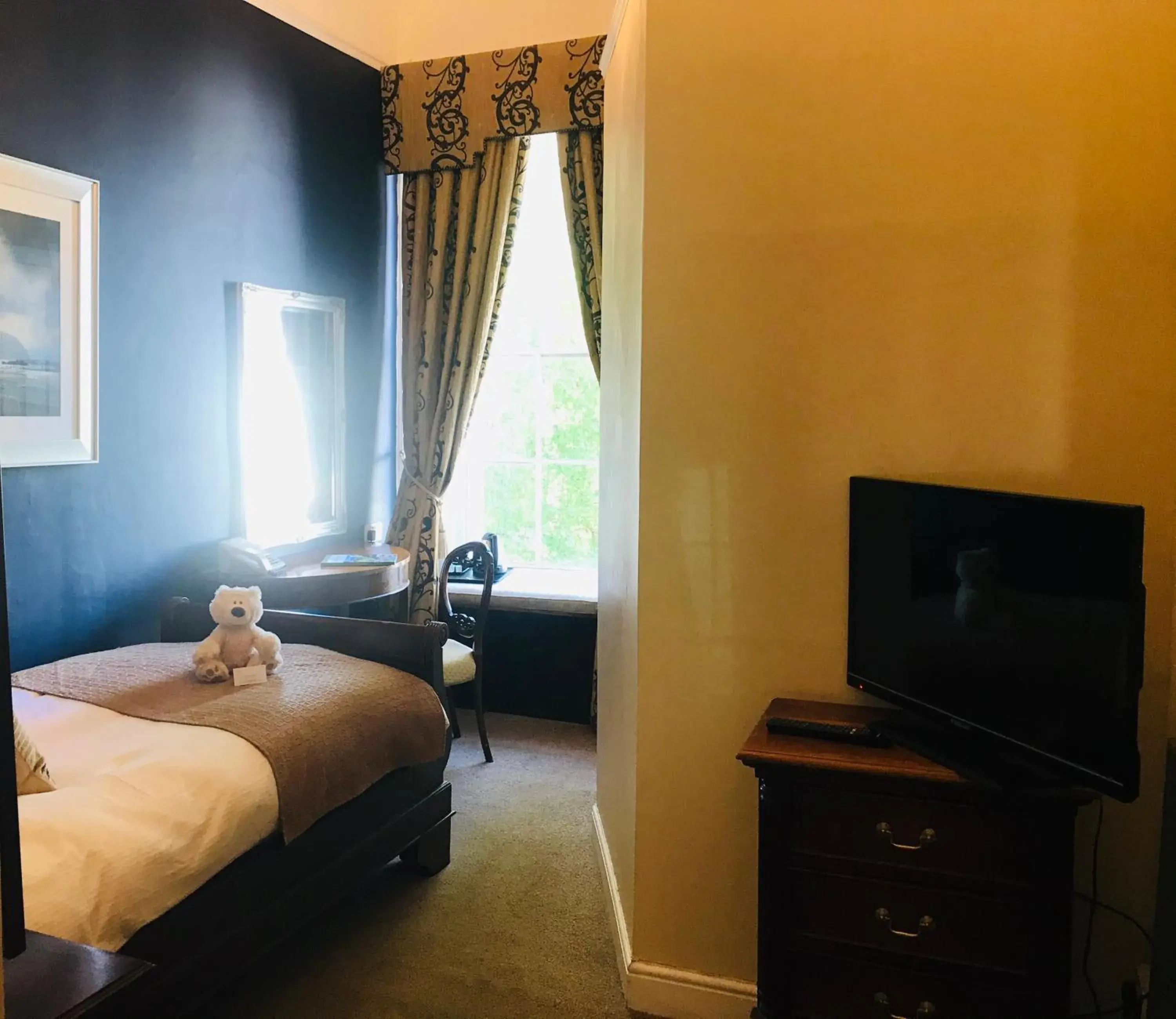 Single Room in Clarence Court Hotel Single Room in Clarence Court Hotel