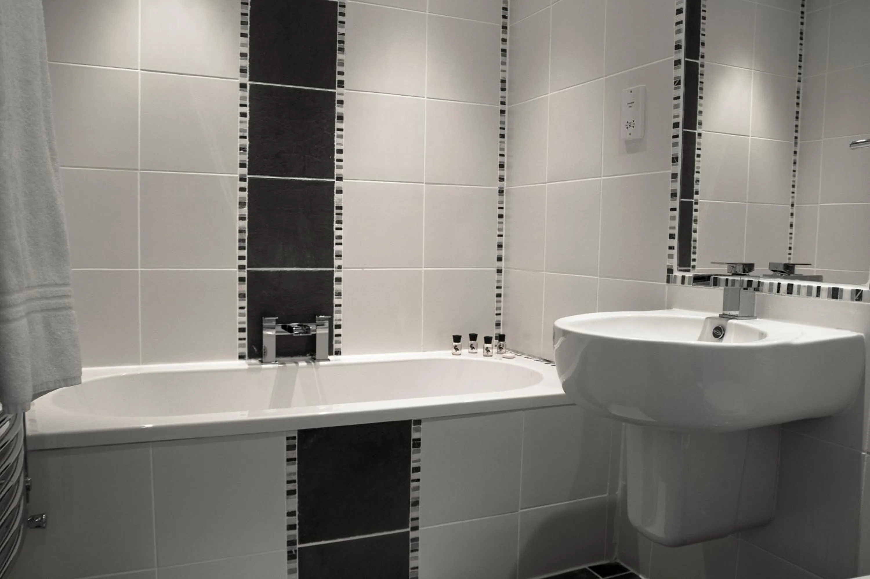 Bathroom in Clarence Court Hotel