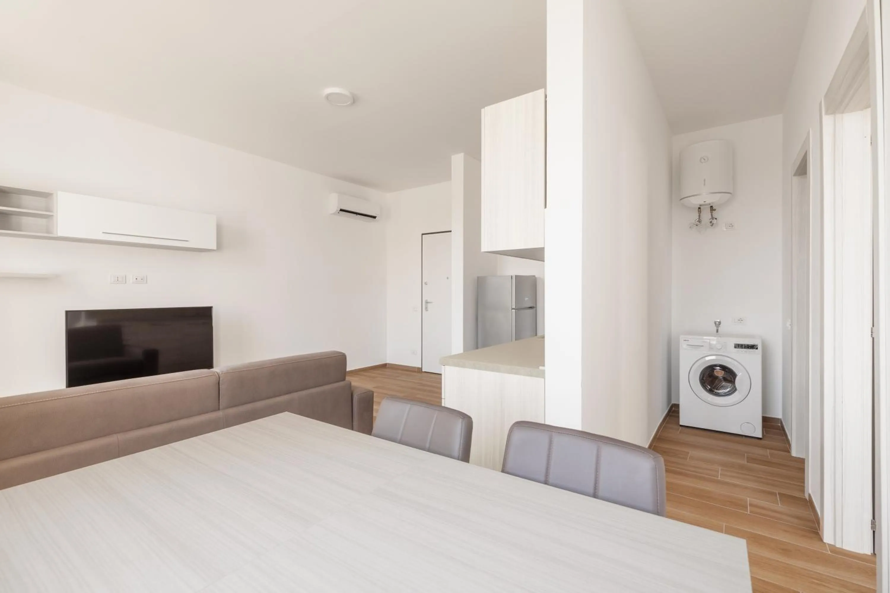 Communal lounge/ TV room, Bed in Residence Torvaianica