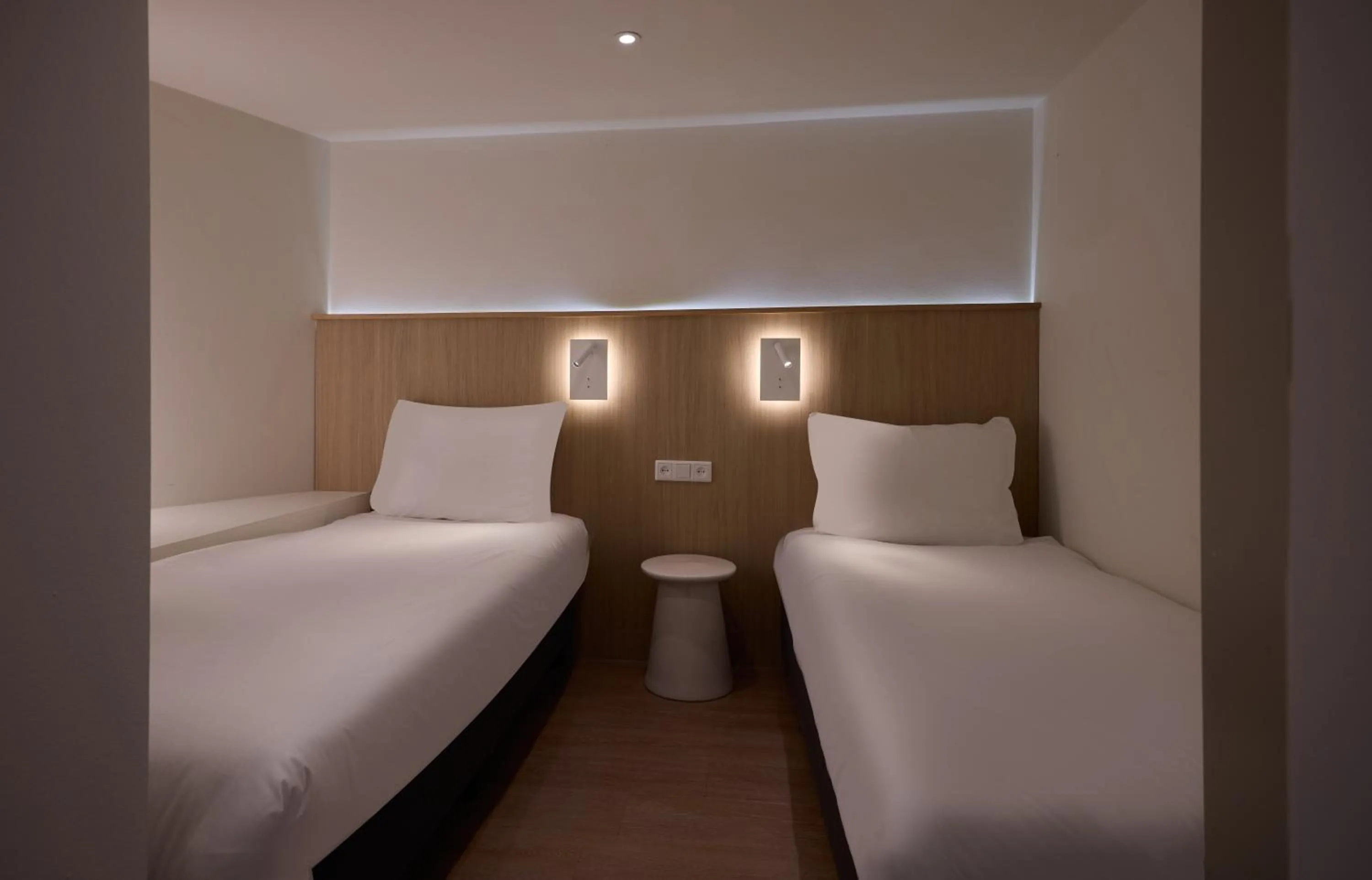 Bedroom, Bed in WestCord Strandhotel Seeduyn