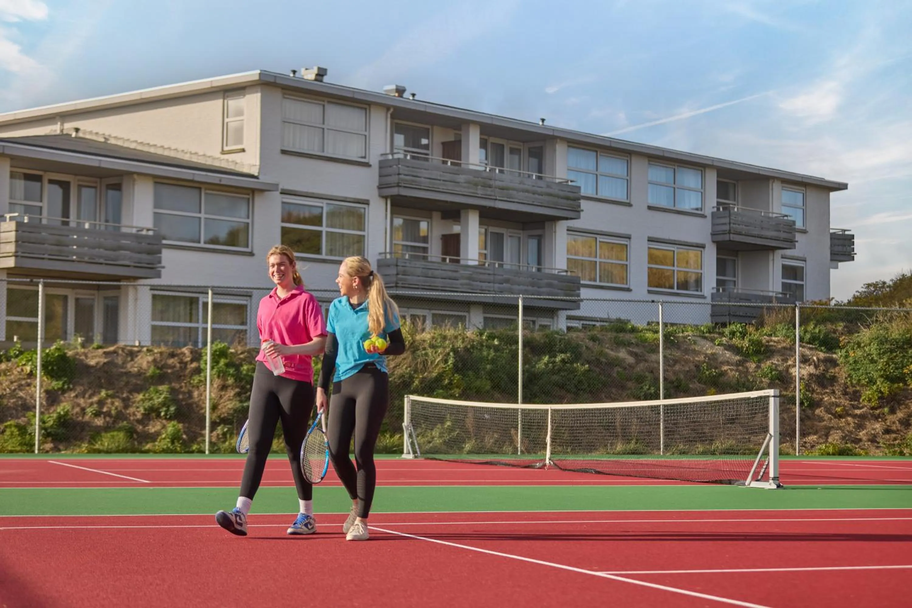 Tennis court in WestCord Strandhotel Seeduyn