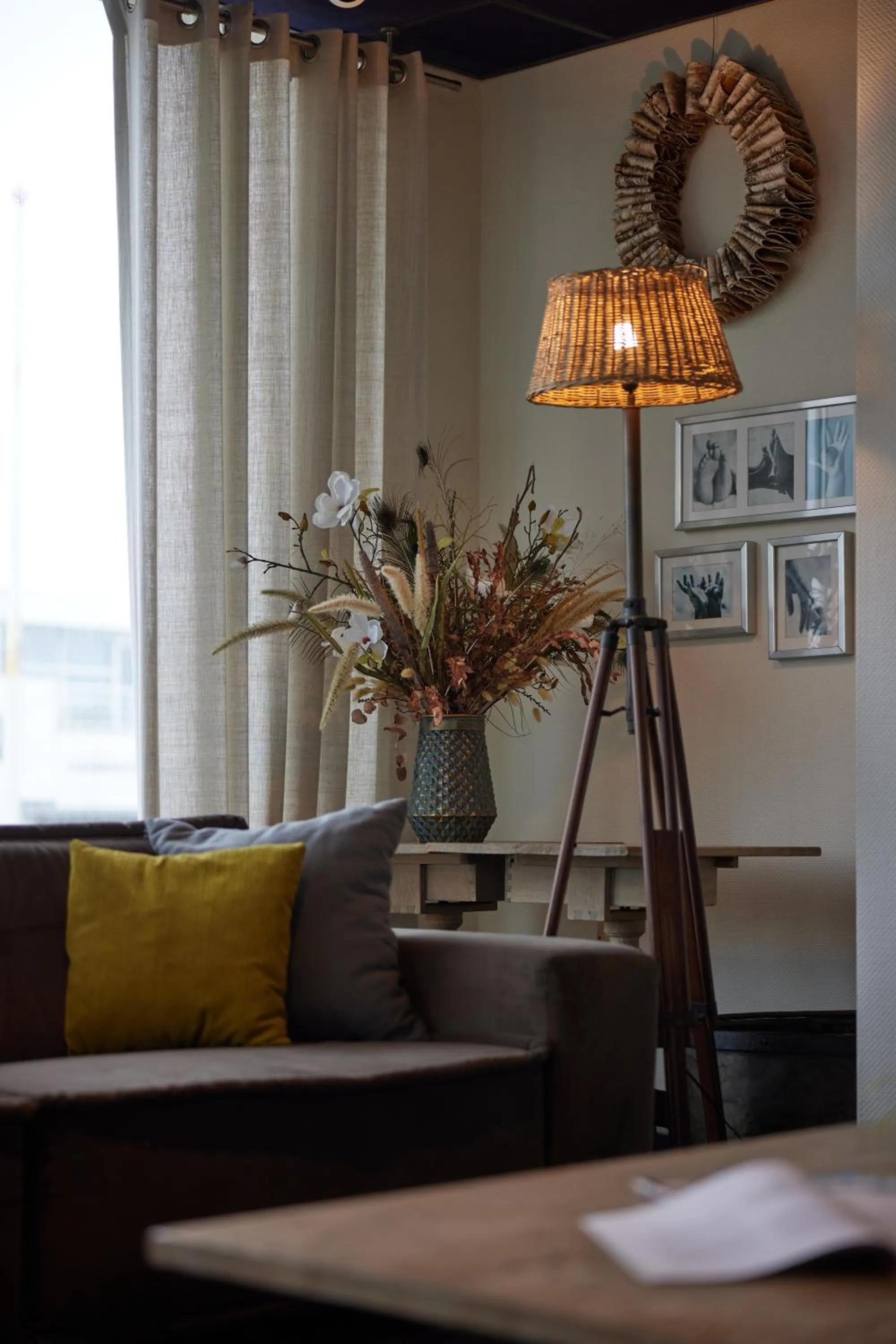 Communal lounge/ TV room in WestCord Strandhotel Seeduyn