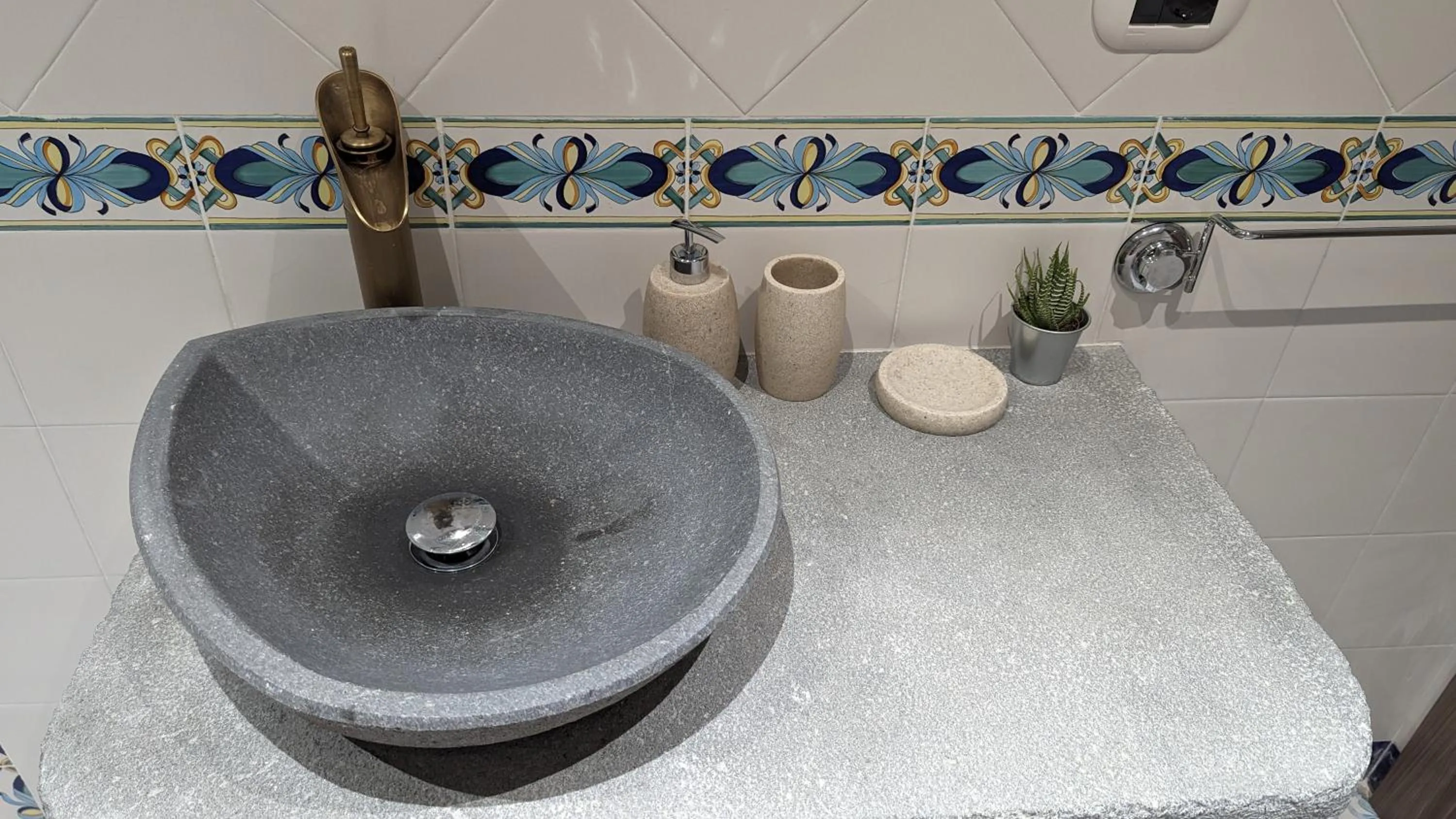 Bathroom in Apple Lemonade B&B