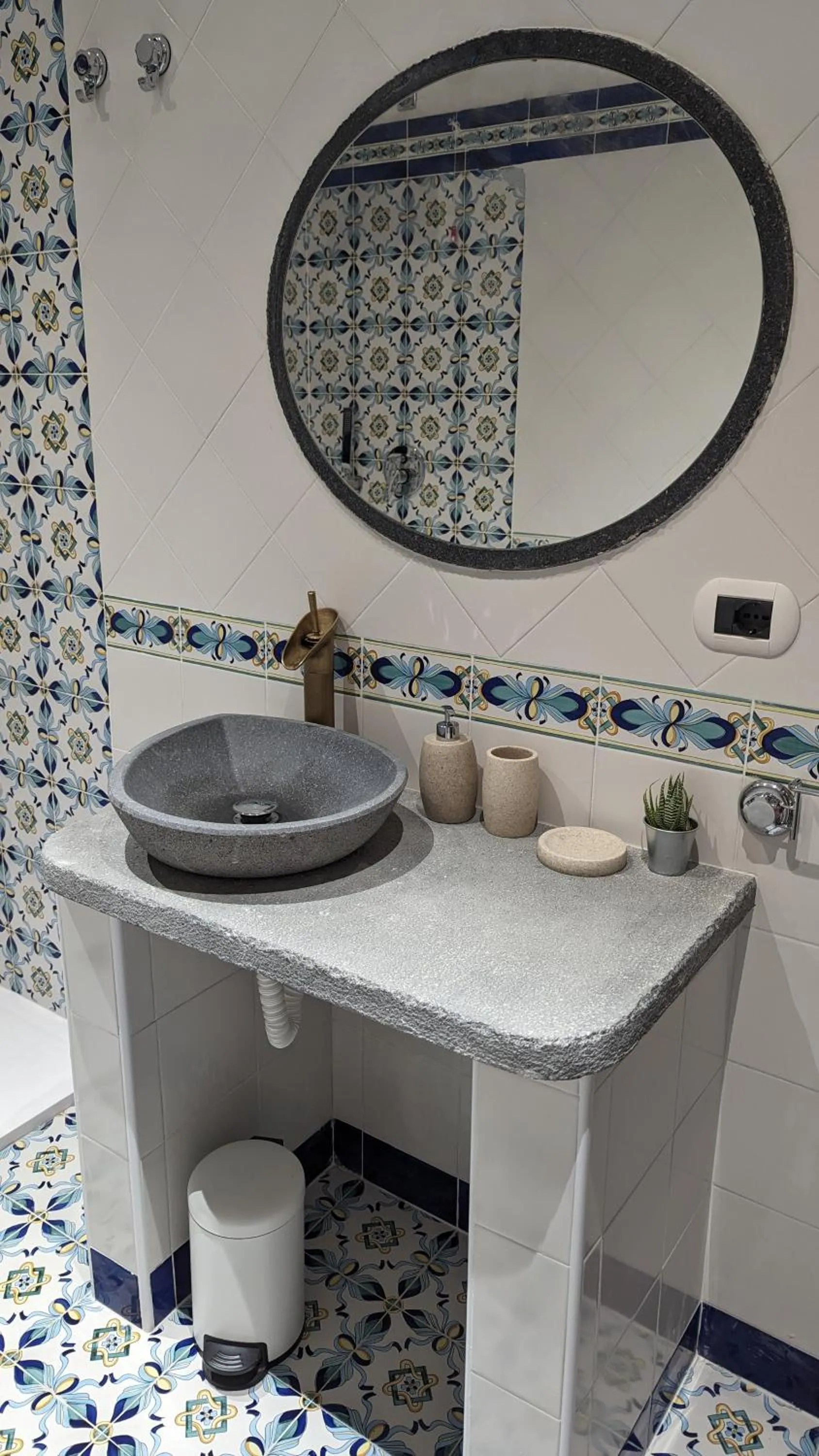 Bathroom in Apple Lemonade B&B