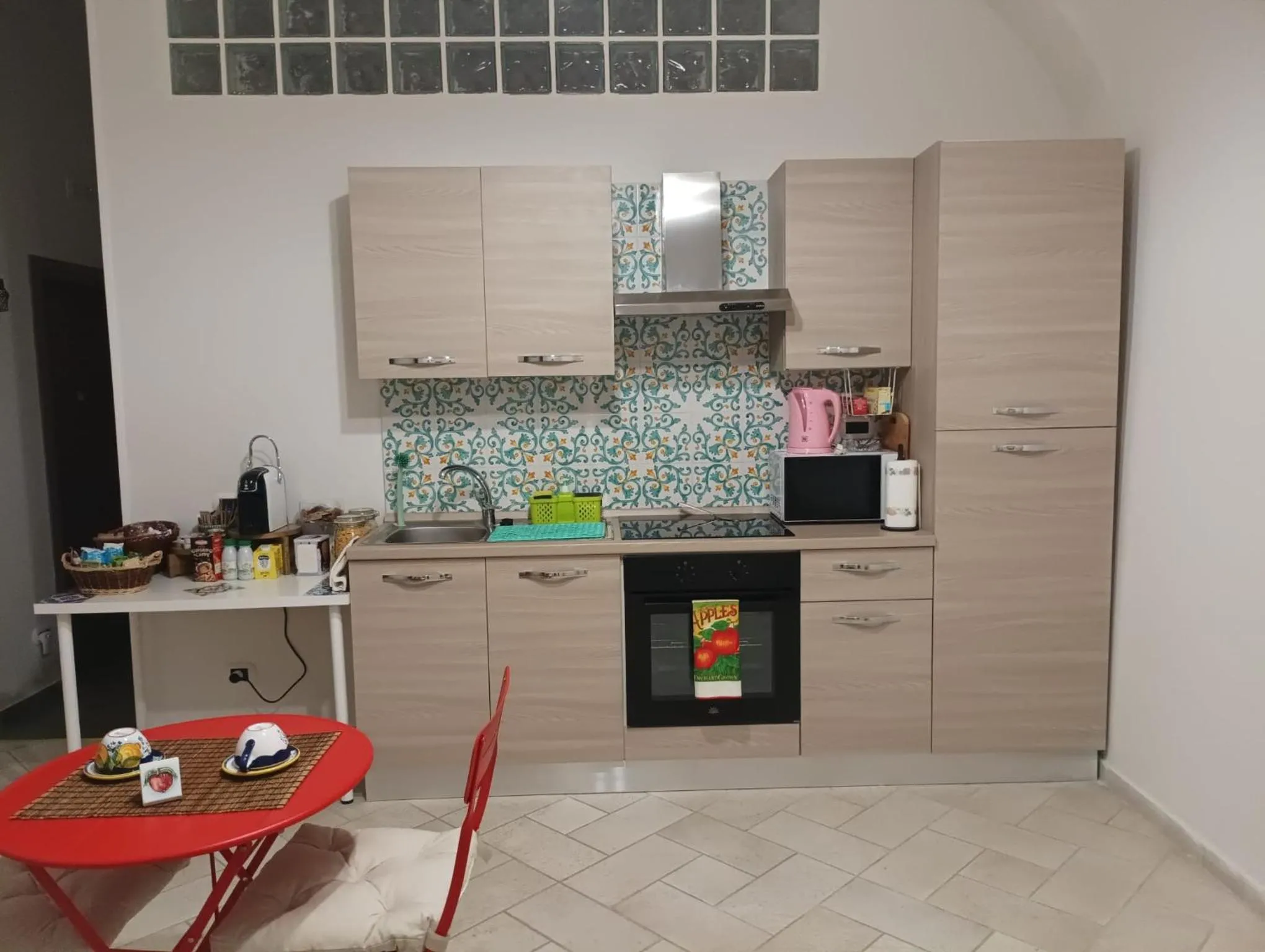 Kitchen or kitchenette in Apple Lemonade B&B