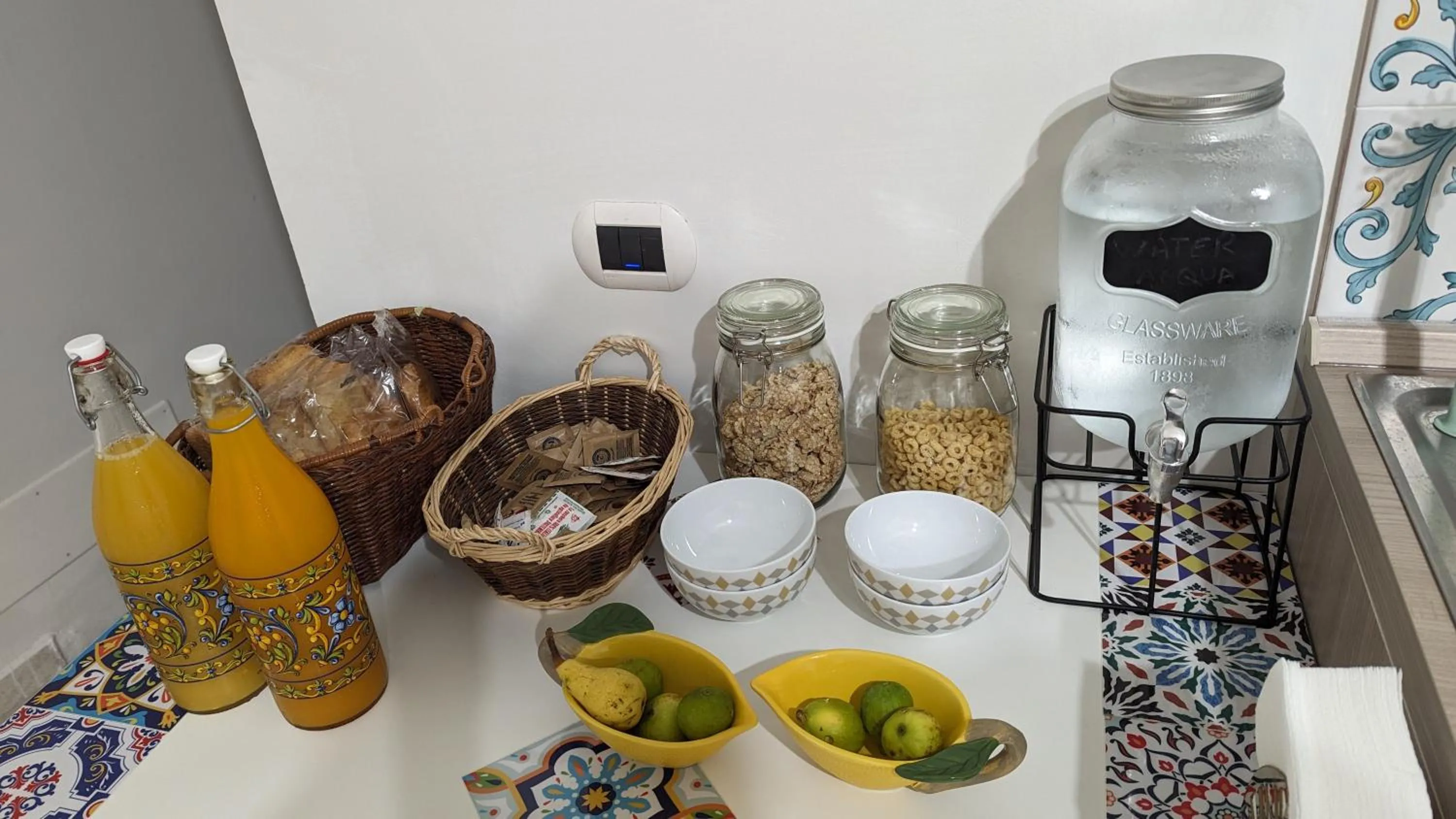 Breakfast in Apple Lemonade B&B