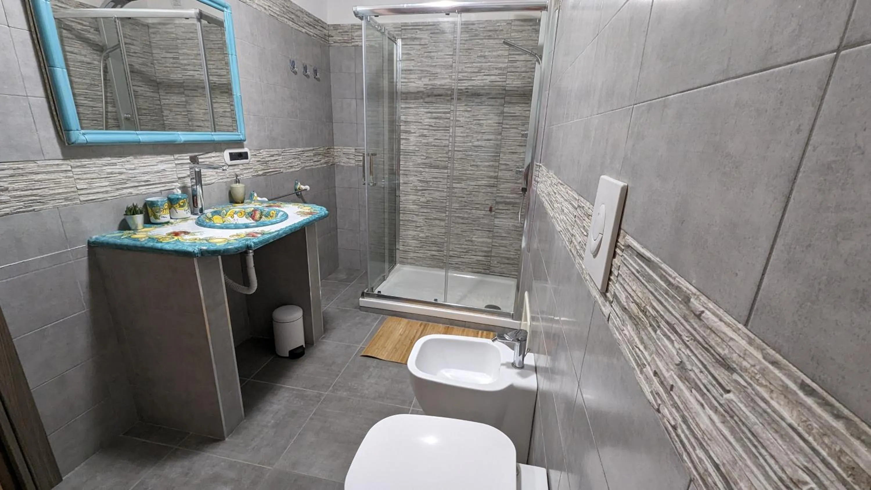 Shower in Apple Lemonade B&B