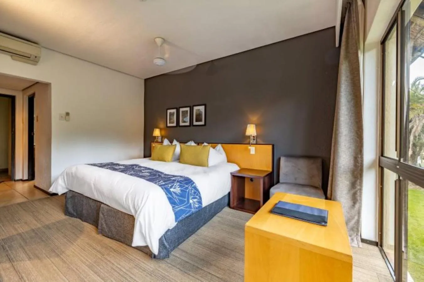 Bedroom, Bed in Sanbonani Hotel