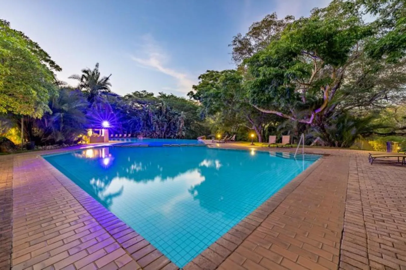 Swimming pool in Sanbonani Hotel