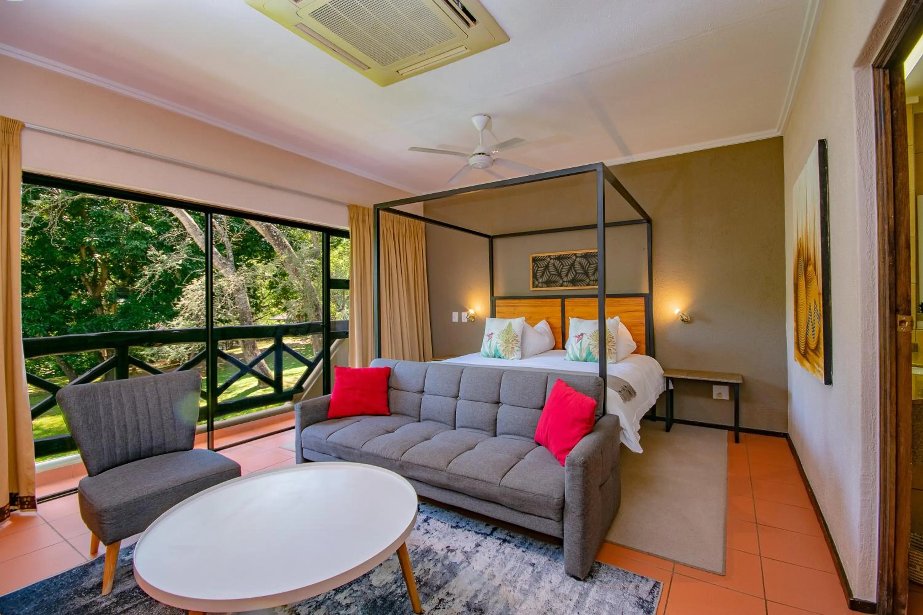 Living room, Bed in Sanbonani Hotel